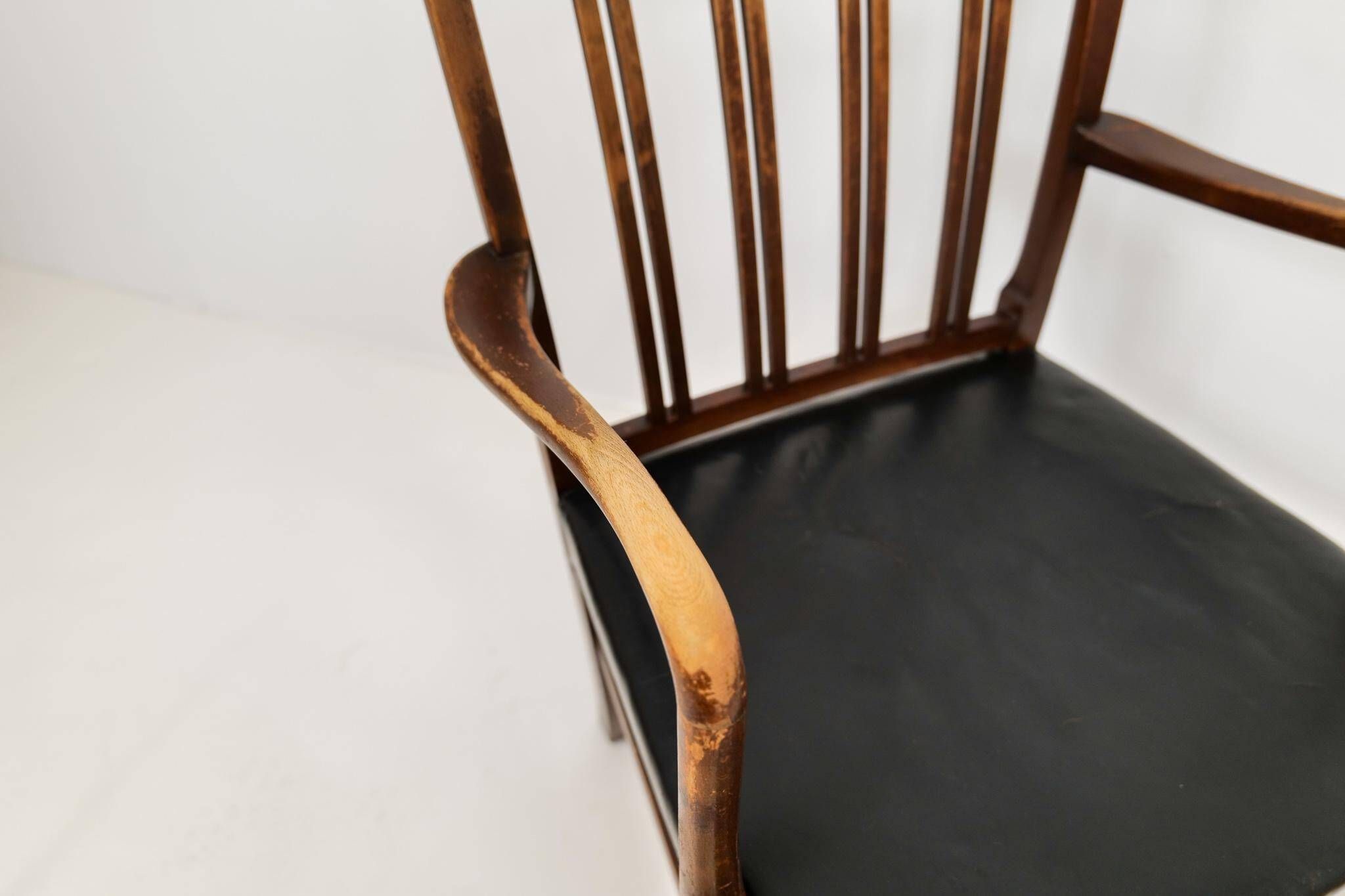 Fauteuil mi-siècle Ole Wanscher pour Fritz Hansen, hêtre teinté et cuir
