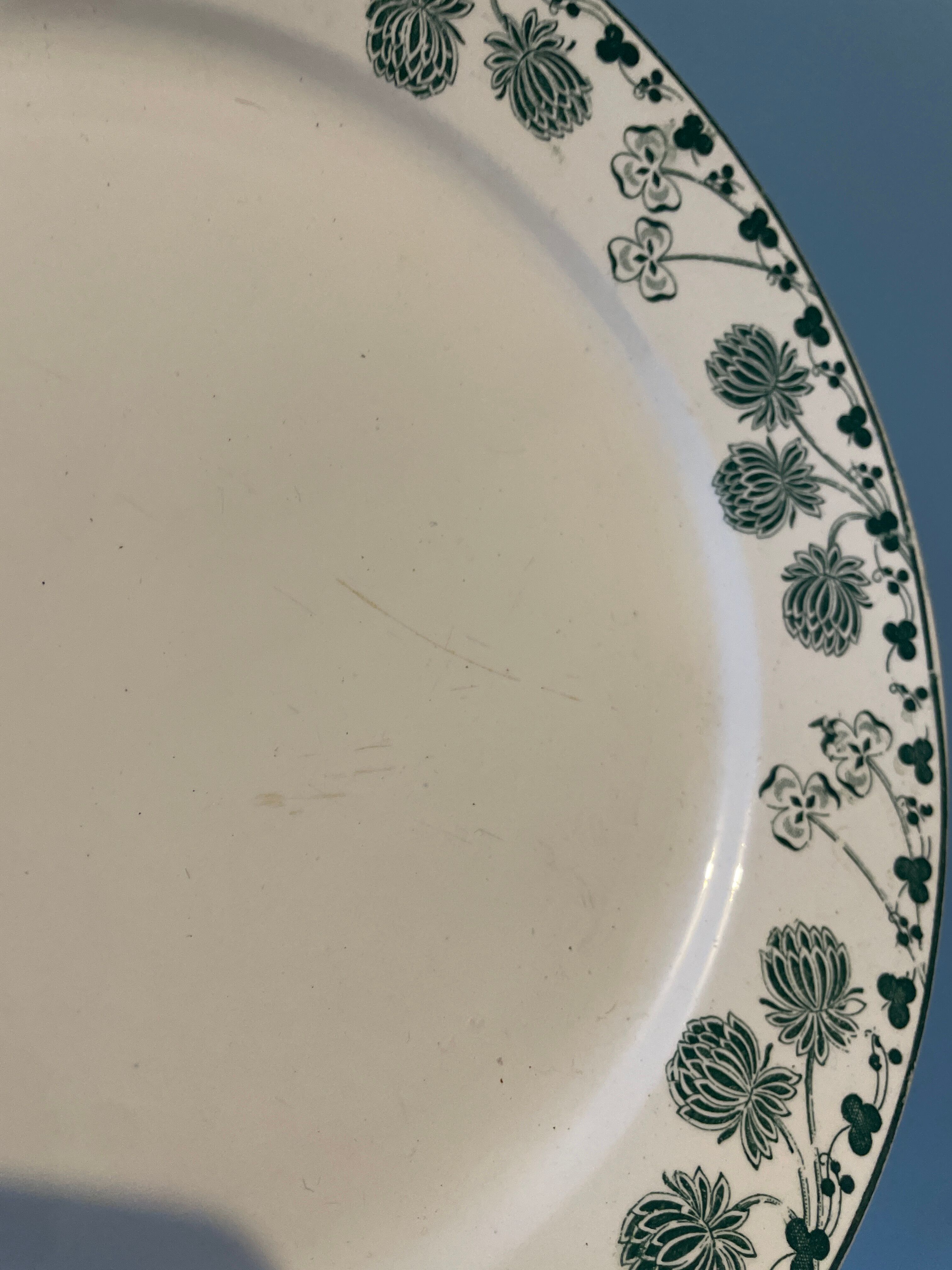 Set of 6 flat plates XIXth Boch Frères Keramis, "Trifolium"