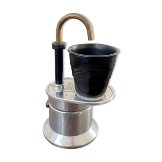 Italian coffee maker 1 cup bialetti and porcelain cup revolt