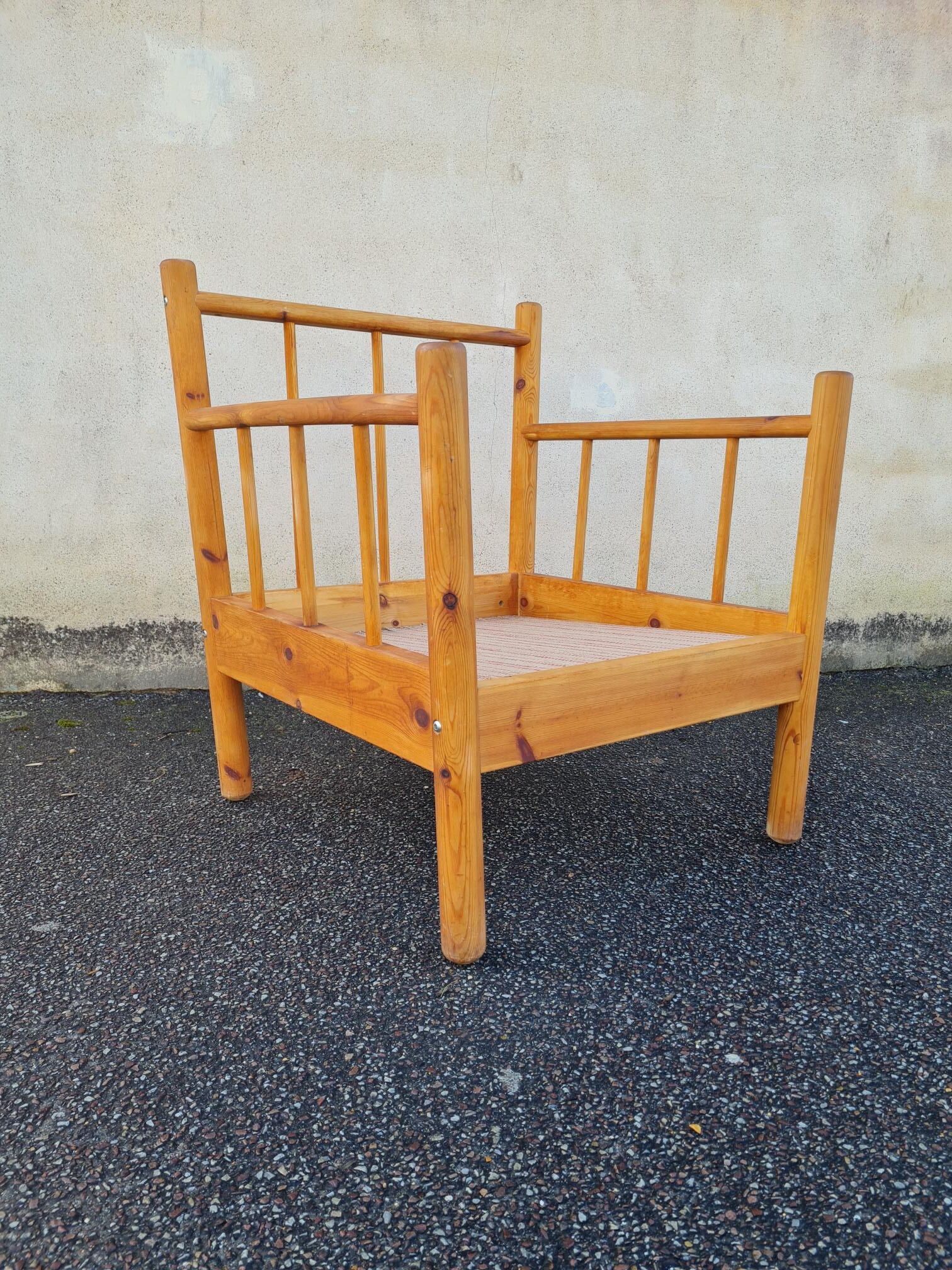 Armchair in pine and vichy fabric