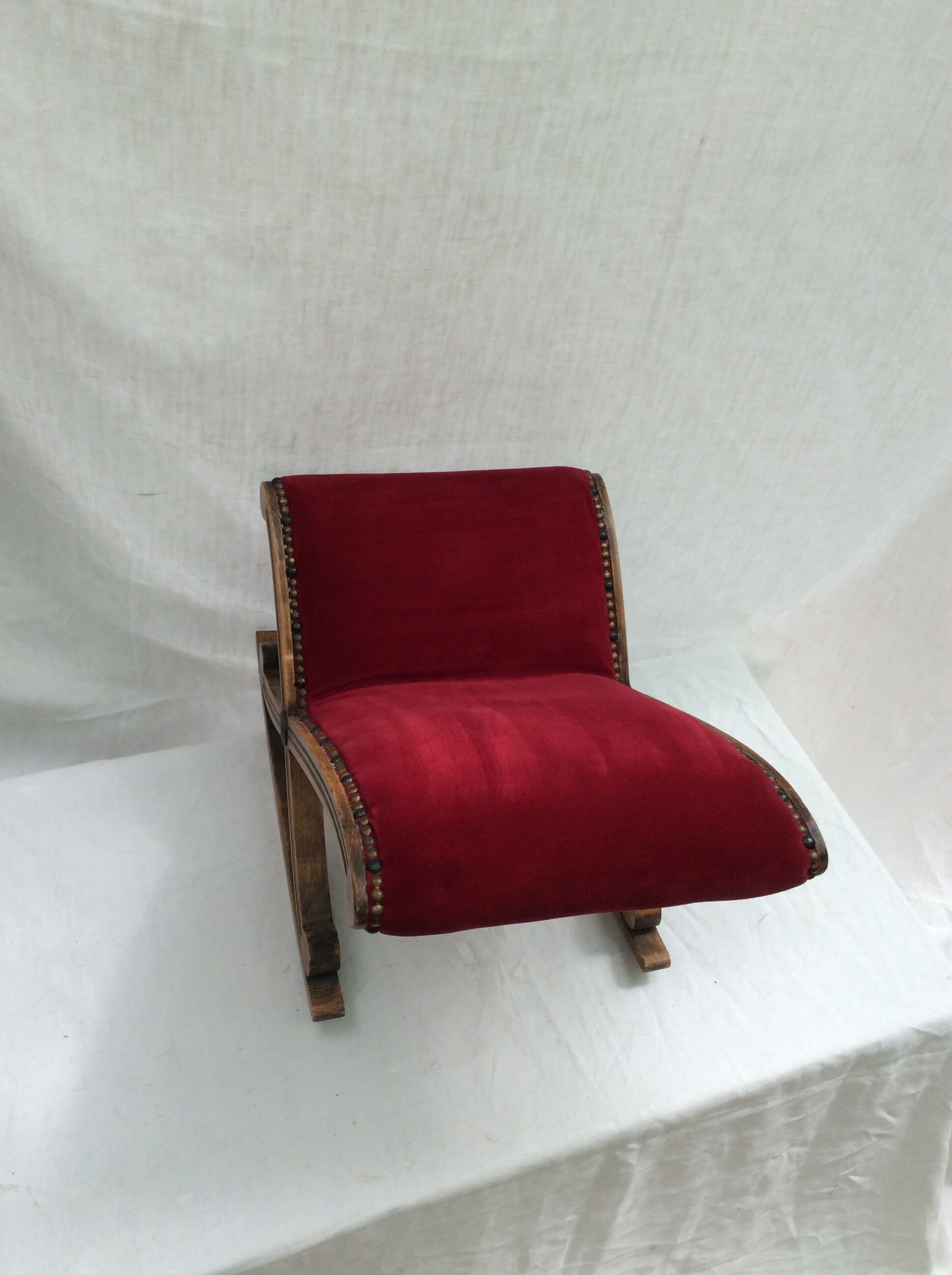 Wooden swing tabou/rest feet and dark red fabric dimension: H-38xL-54xPr-35cm-