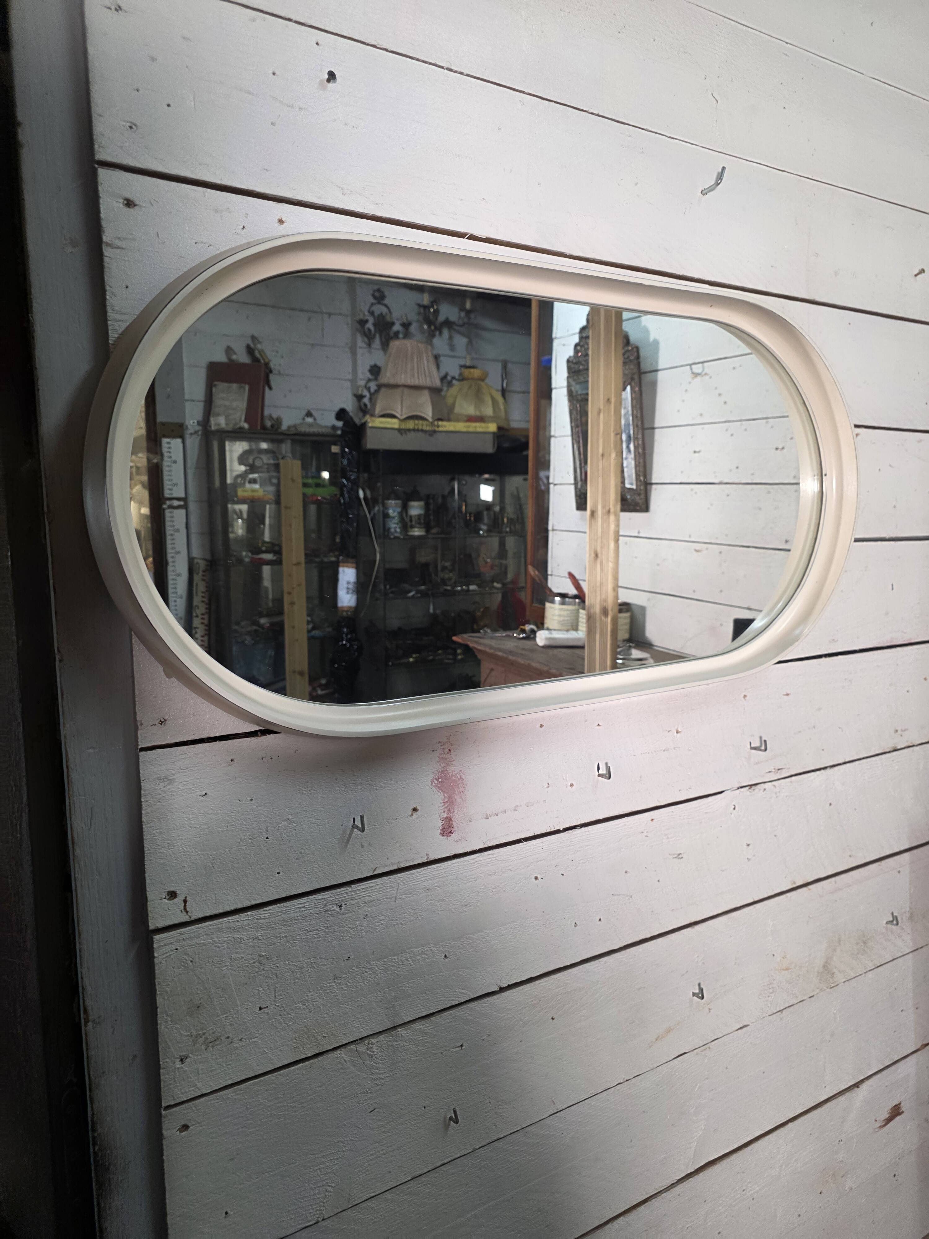 Oval mirror in white lacquer from the 1970s.