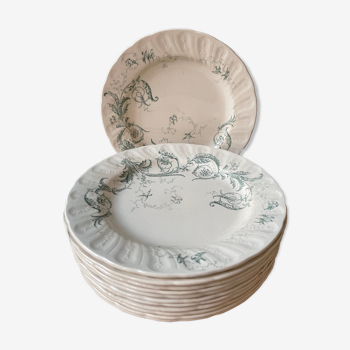 Lot de 12 assiettes plates Terre De Fer XIXème en porcelaine opaque de Gien, modèle Rinceaux