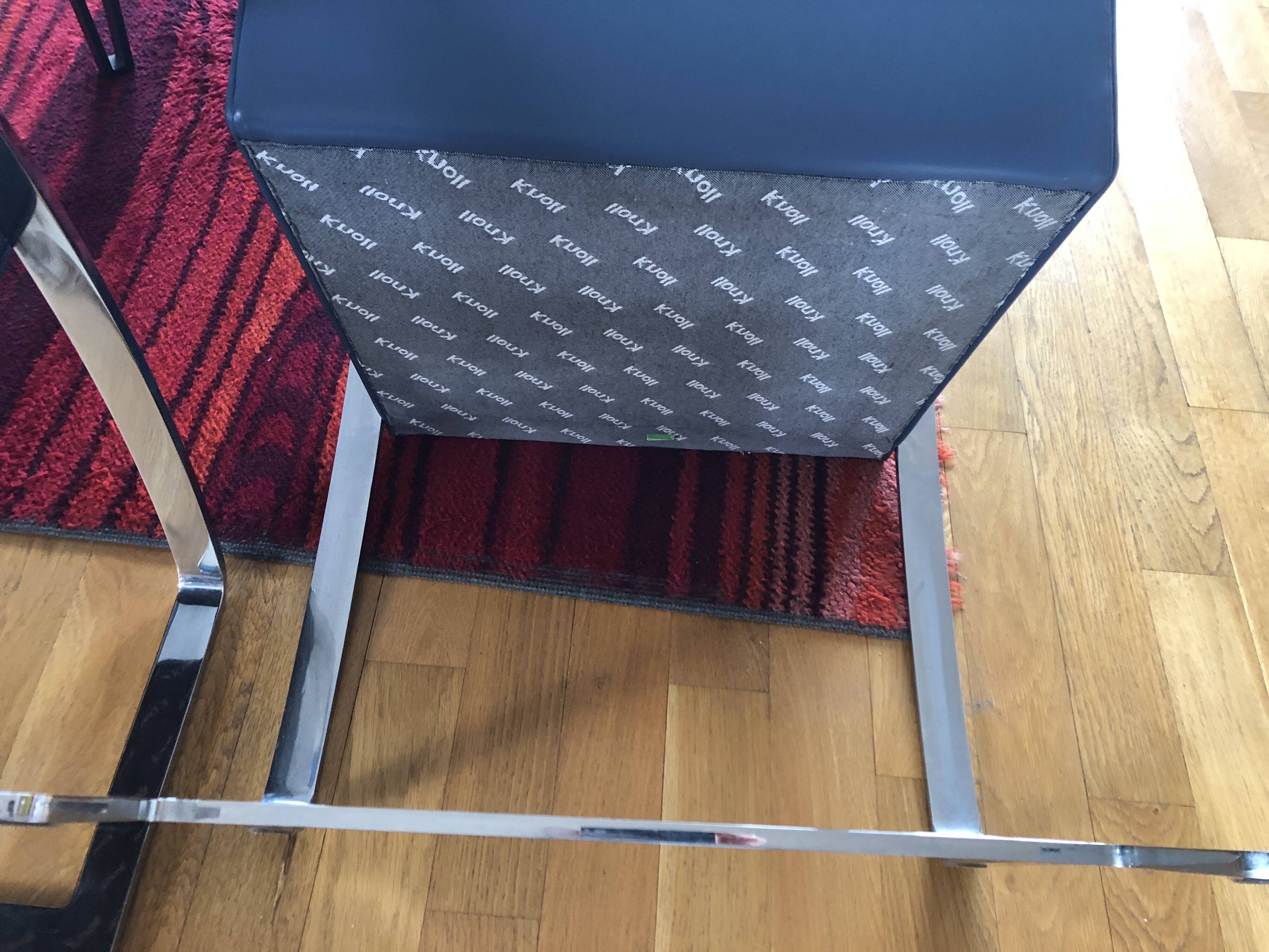 Fauteuils BRNO Mies Van der Roche chez Knoll