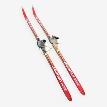 Skis vintage Esko Järvinen avec chaussures sur fixations