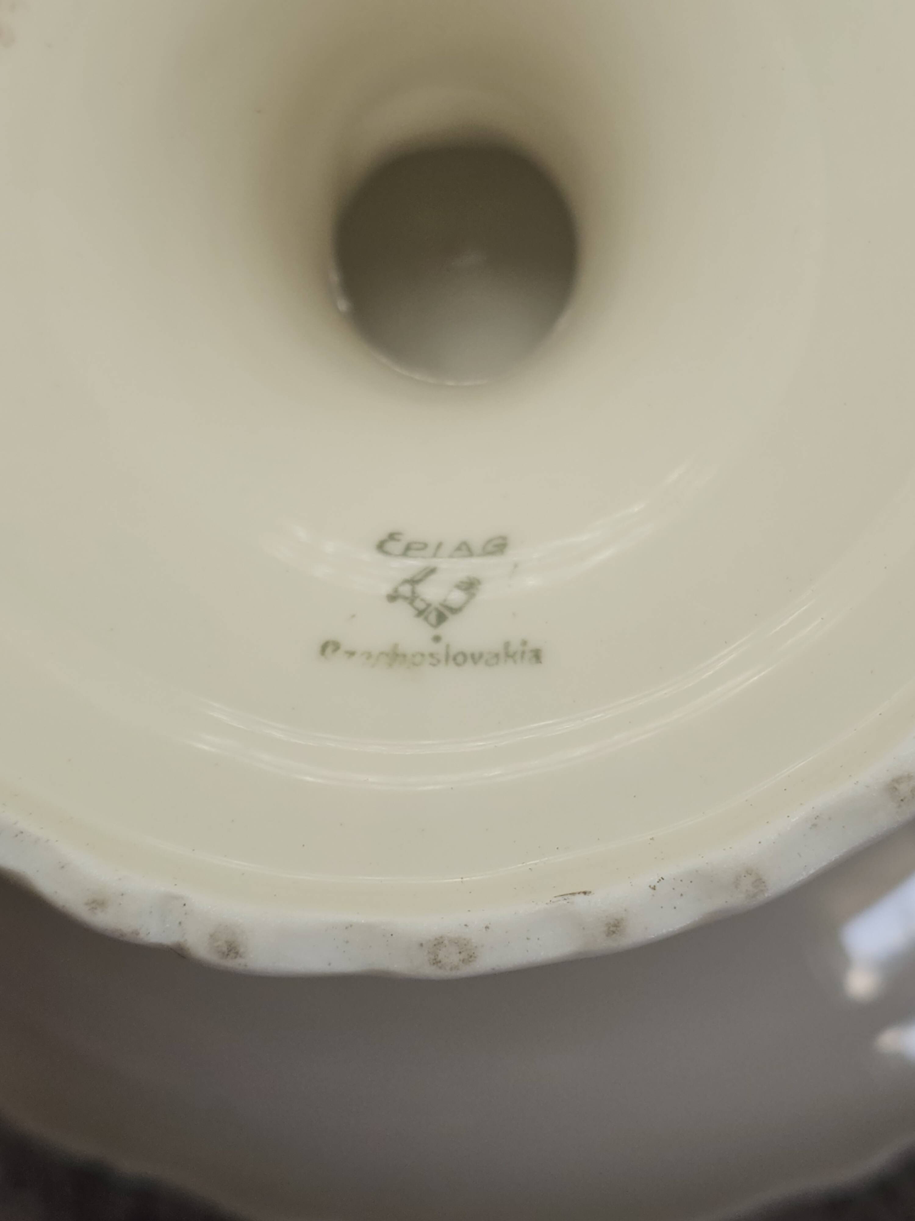 Beige/white porcelain compote from Royal Eelag with a rose pattern.