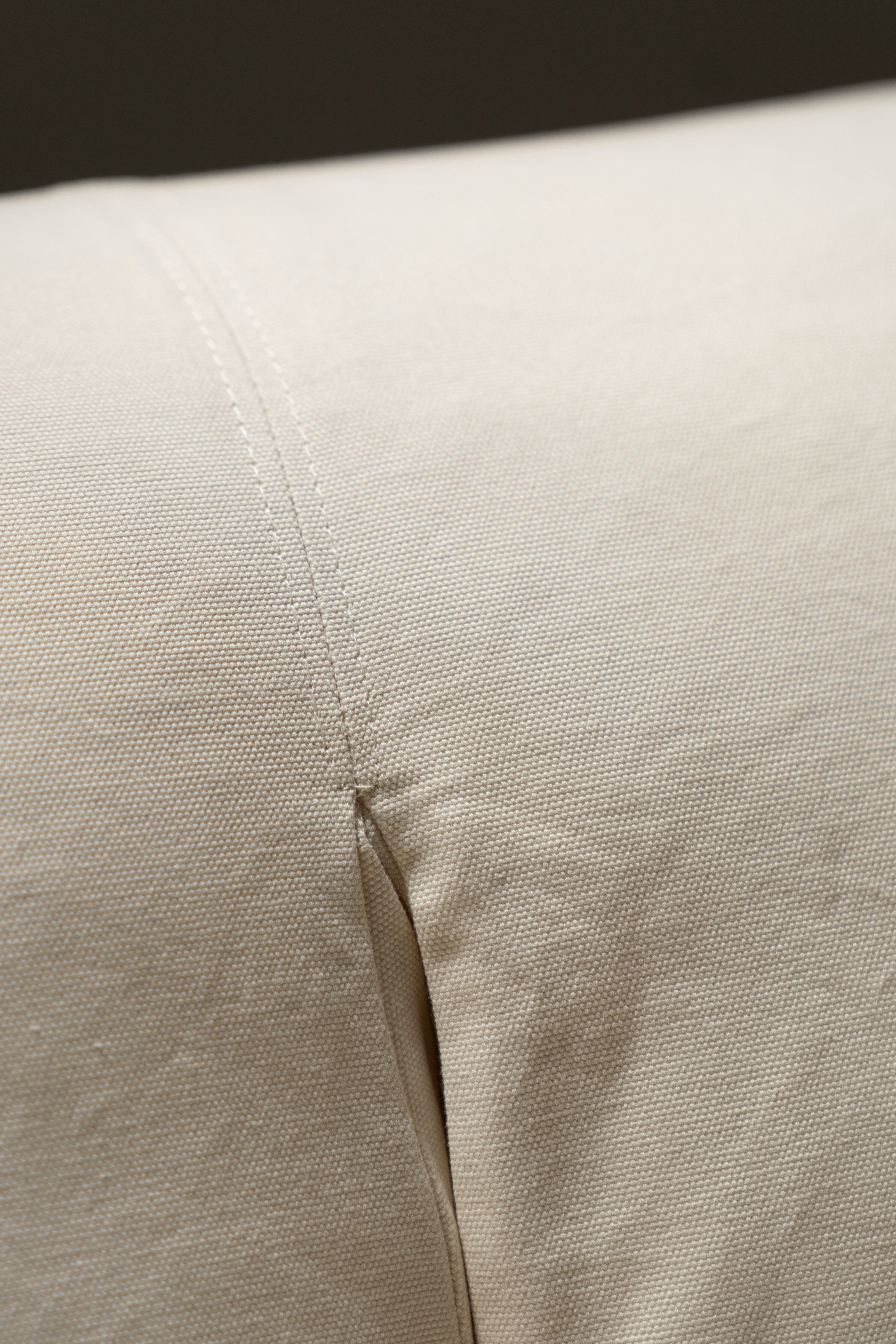 White sofa 2 places Molteni