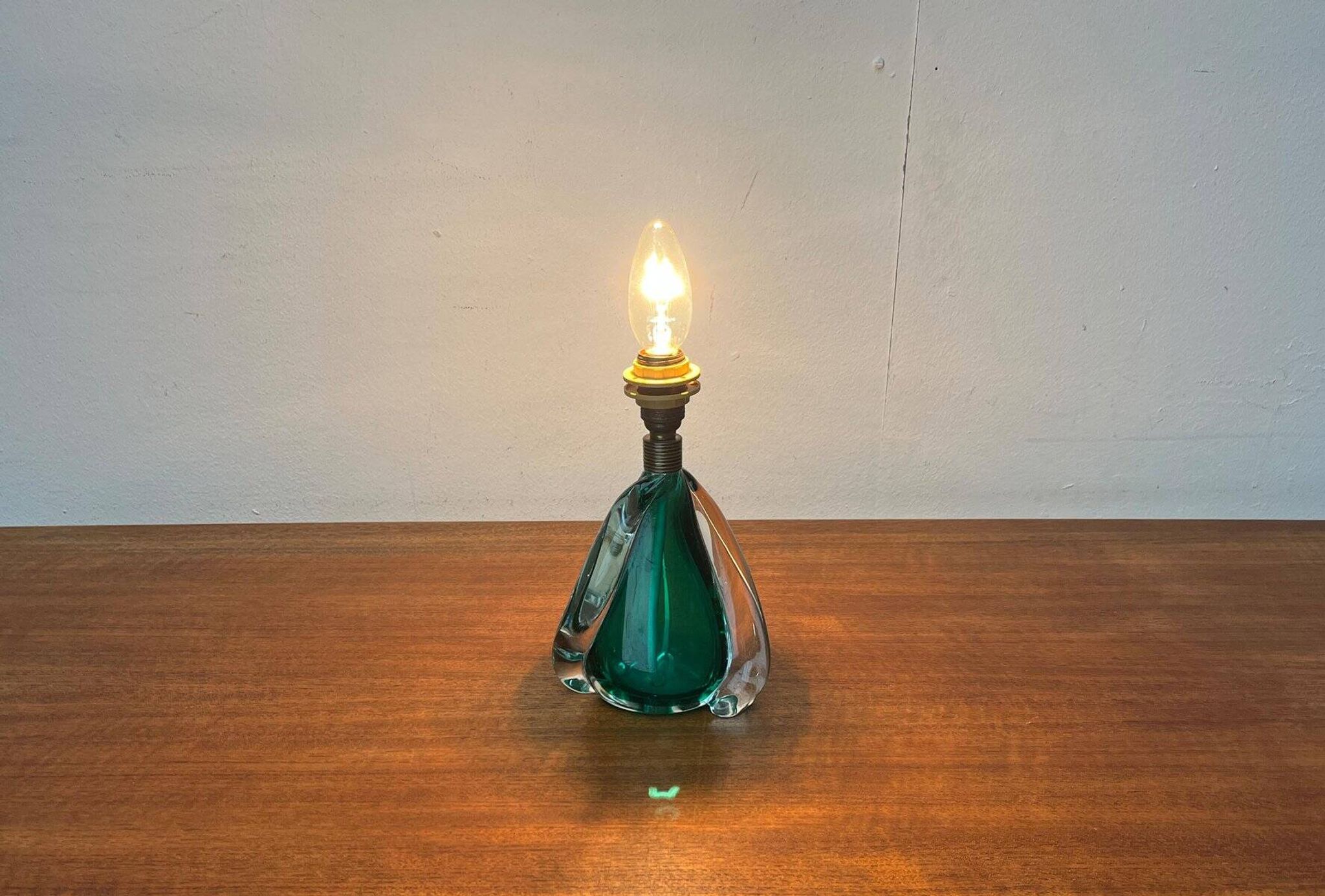Mid-century Italian Murano glass table lamp from the 1950s.