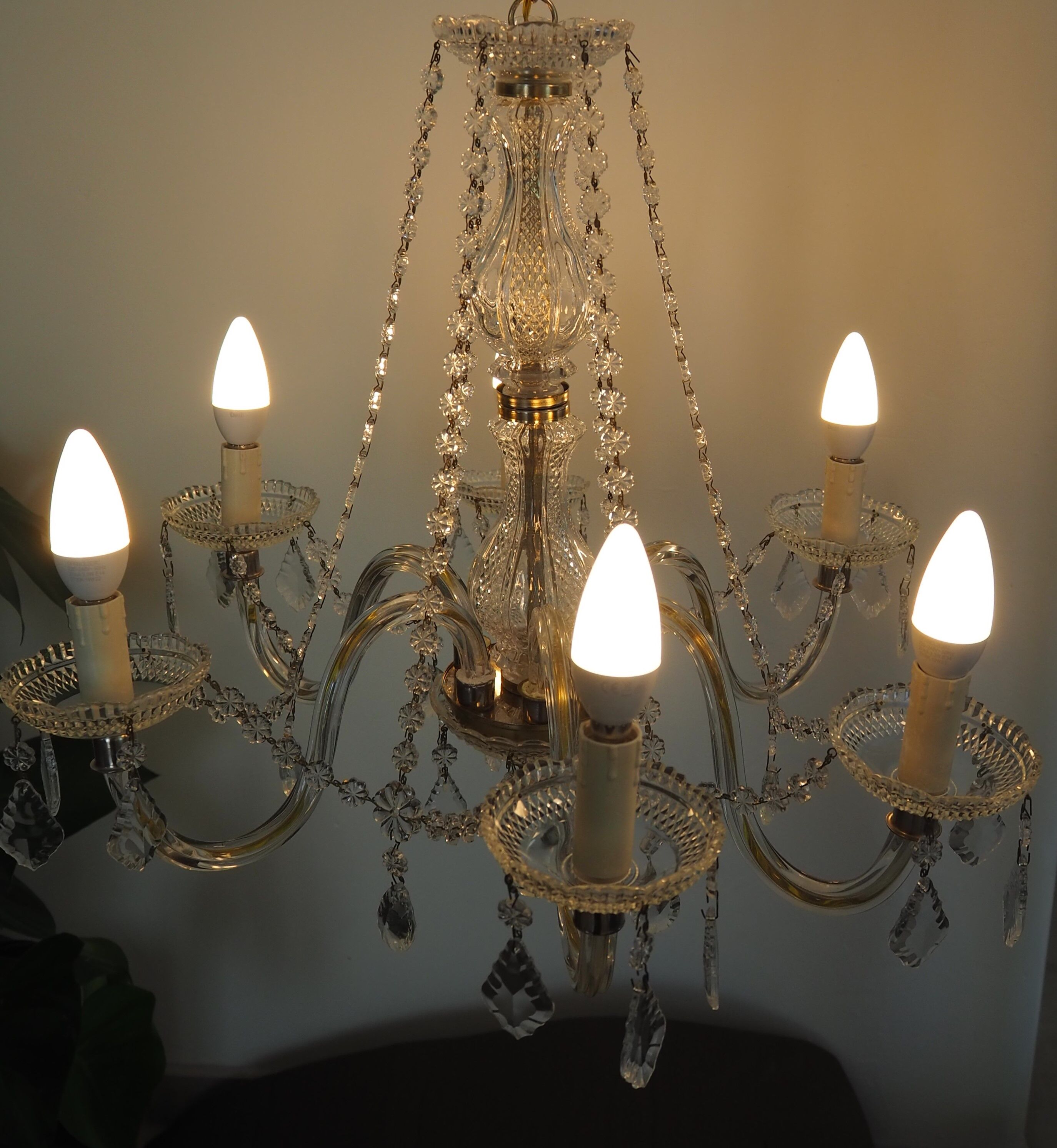 6-light chandelier with tassels