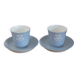 Paire de tasses en porcelaine de Sèvres XIXème