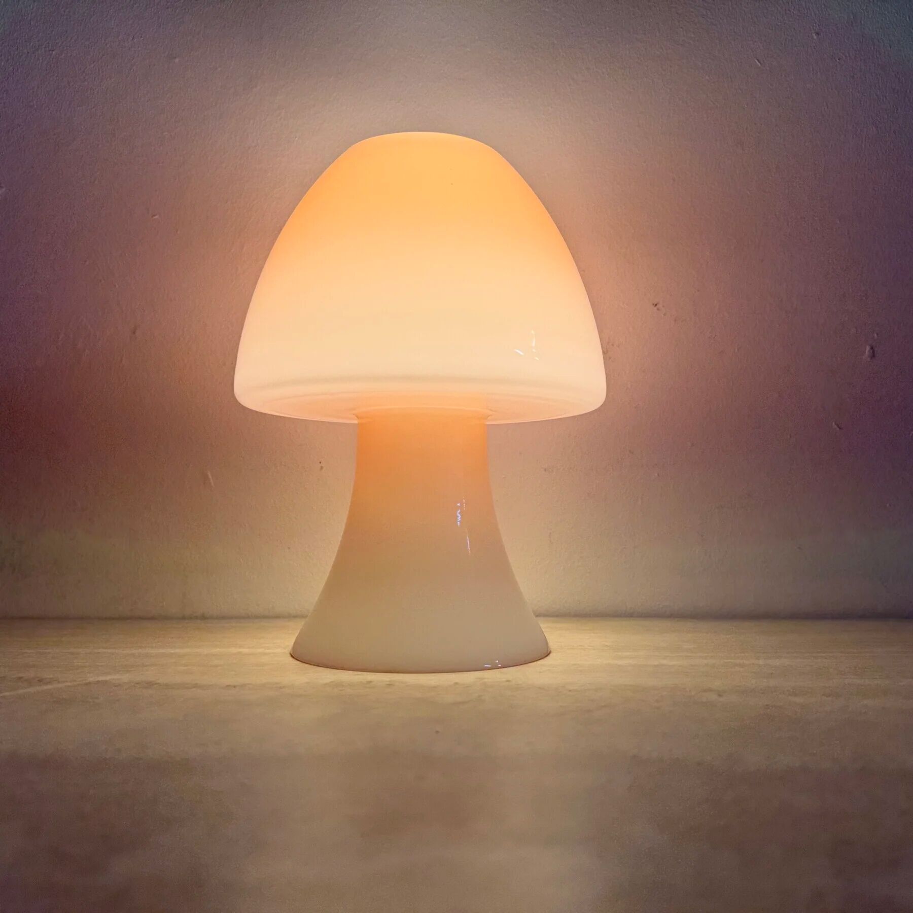 Peil & Putzer pink glass mushroom table lamp, 1970s
