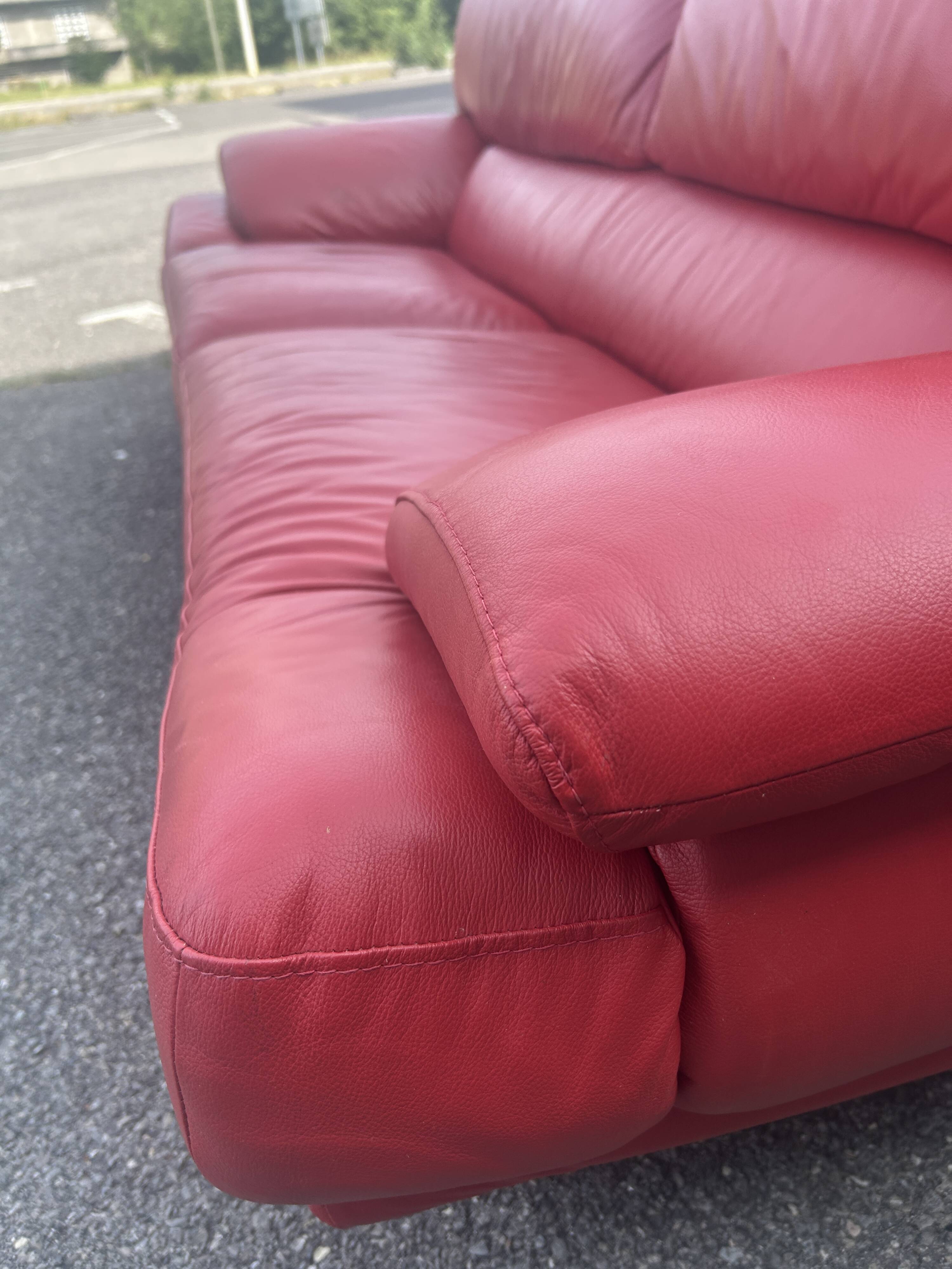 Three-seater red full-grain leather sofa – Vintage Italian design from the years.