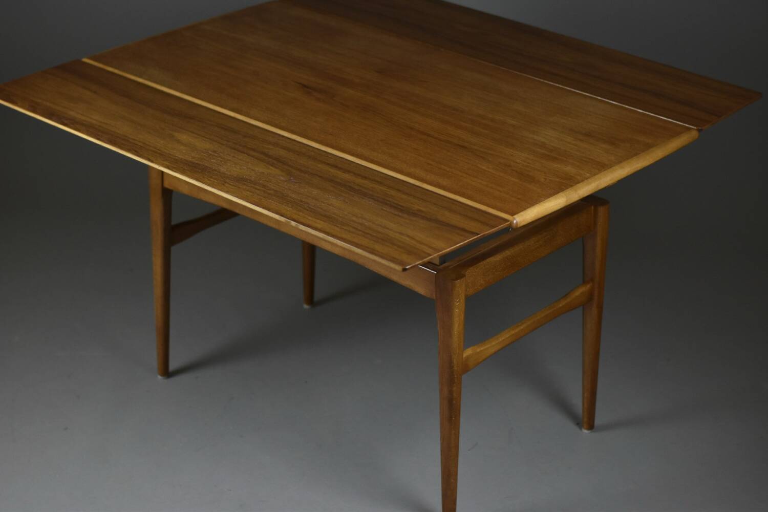 Swedish Mid-Century Expandable Coffee Table | 1950s | Emmaboda Möbelfabrik