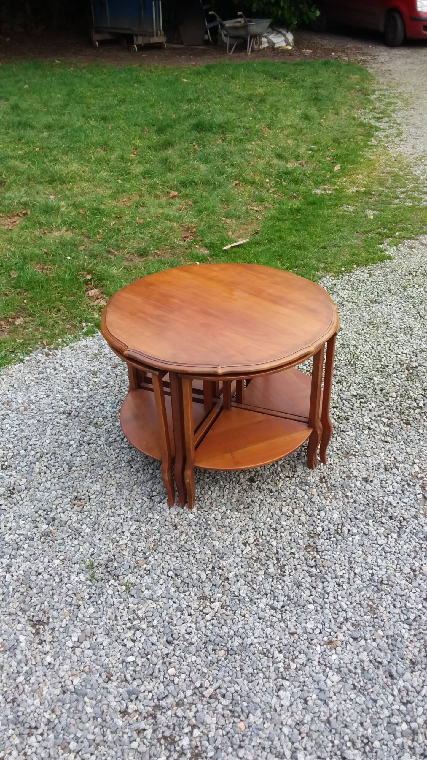 Coffee table nesting tables in cherry wood in classic style from the 60s/70s