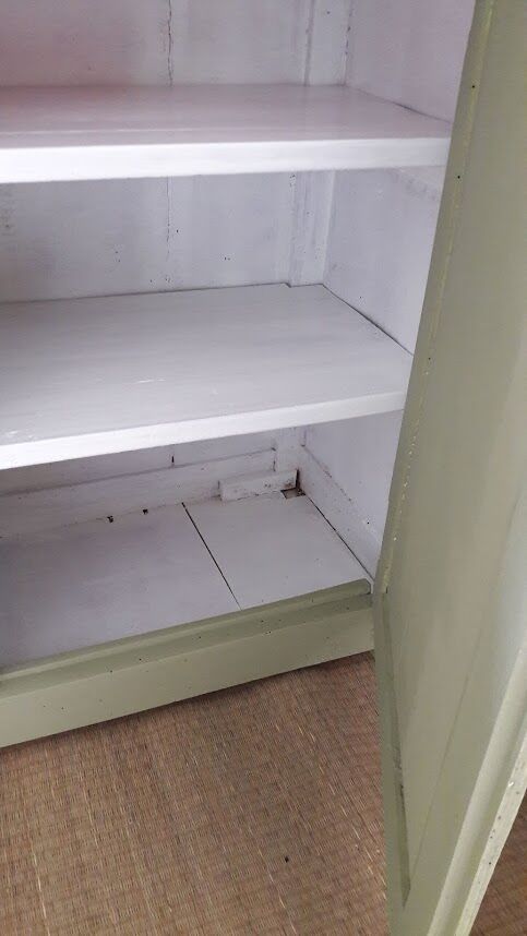 Green Parisian buffet