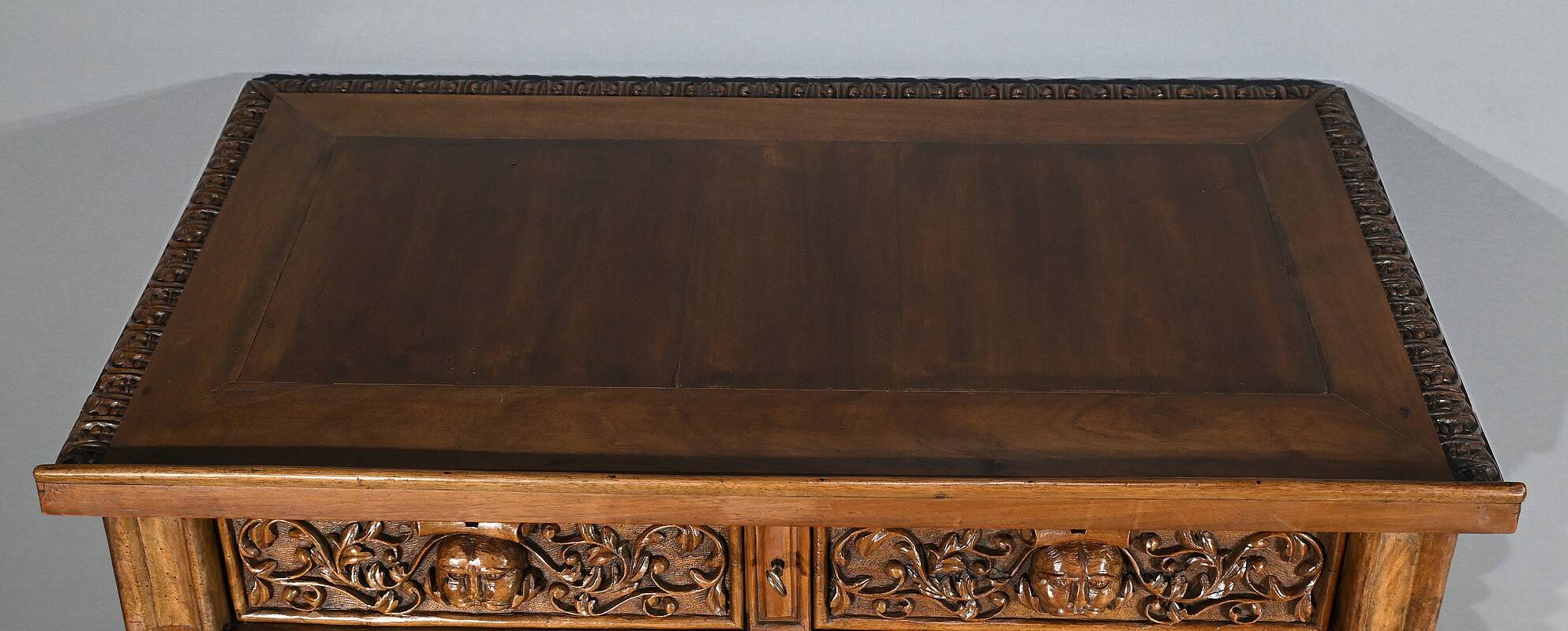 Oratory in solid walnut, Neo-Gothic Renaissance style – Late 19th century