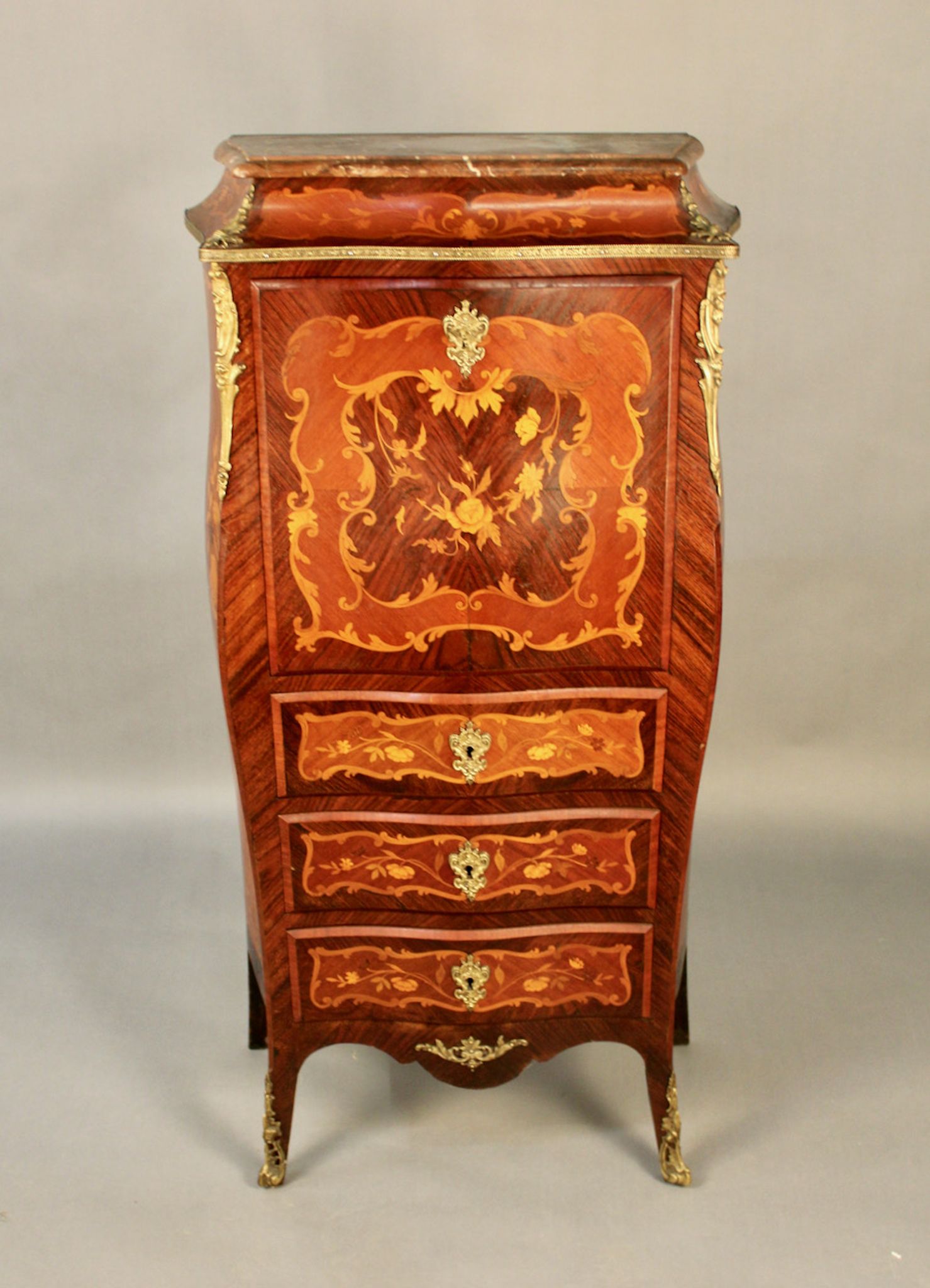 Secrétaire de dame marqueté galbé de style Louis XV