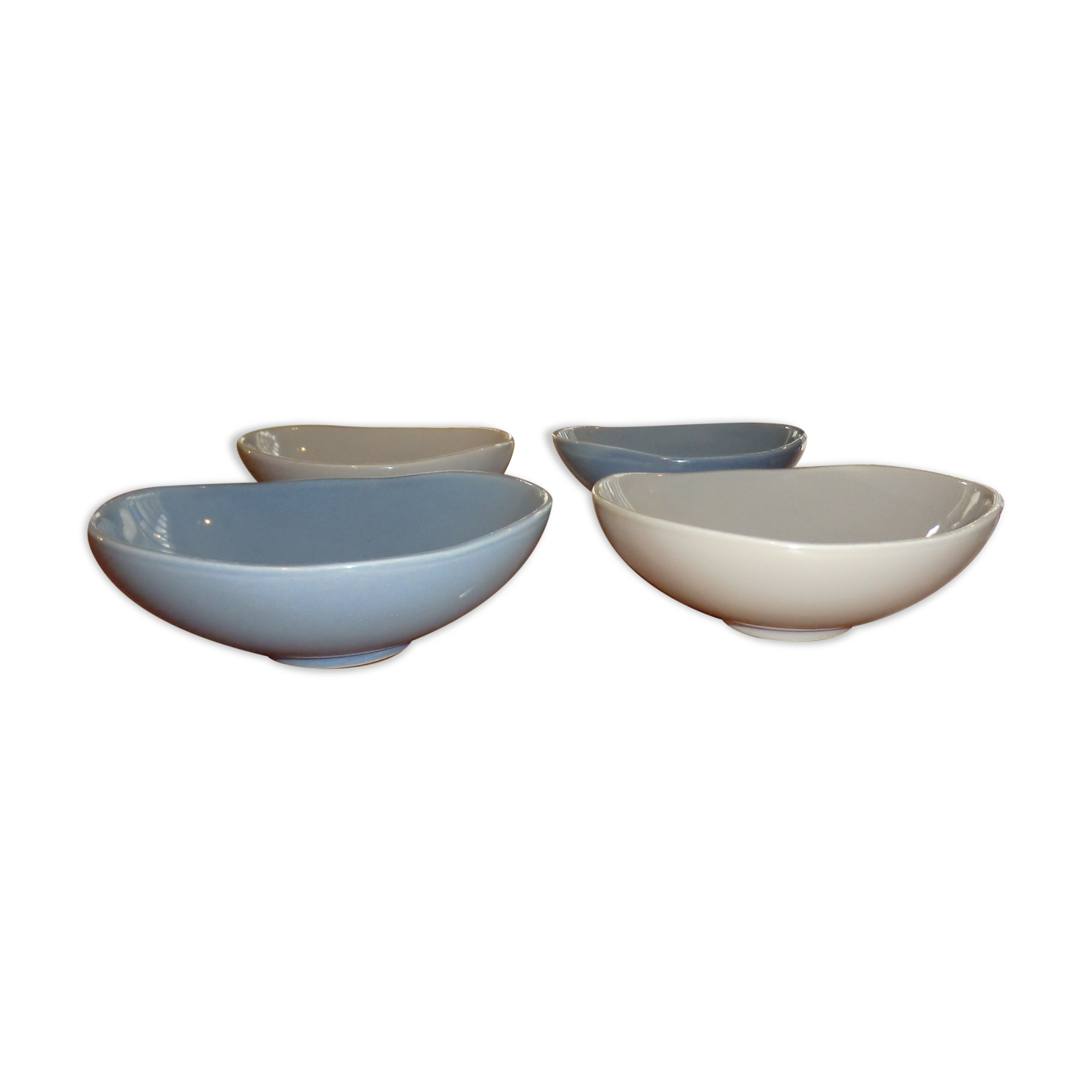 DIKEBAO 4 PCS Mini Coupelle En Céramique Petite Coupelle Pour Sauce En Forme De Feuille Petits Bols En Céramique Petit Bol Aperitif Avec 1 Cuillère Bois Pour Soupe Salade Dessert Collation Fruits