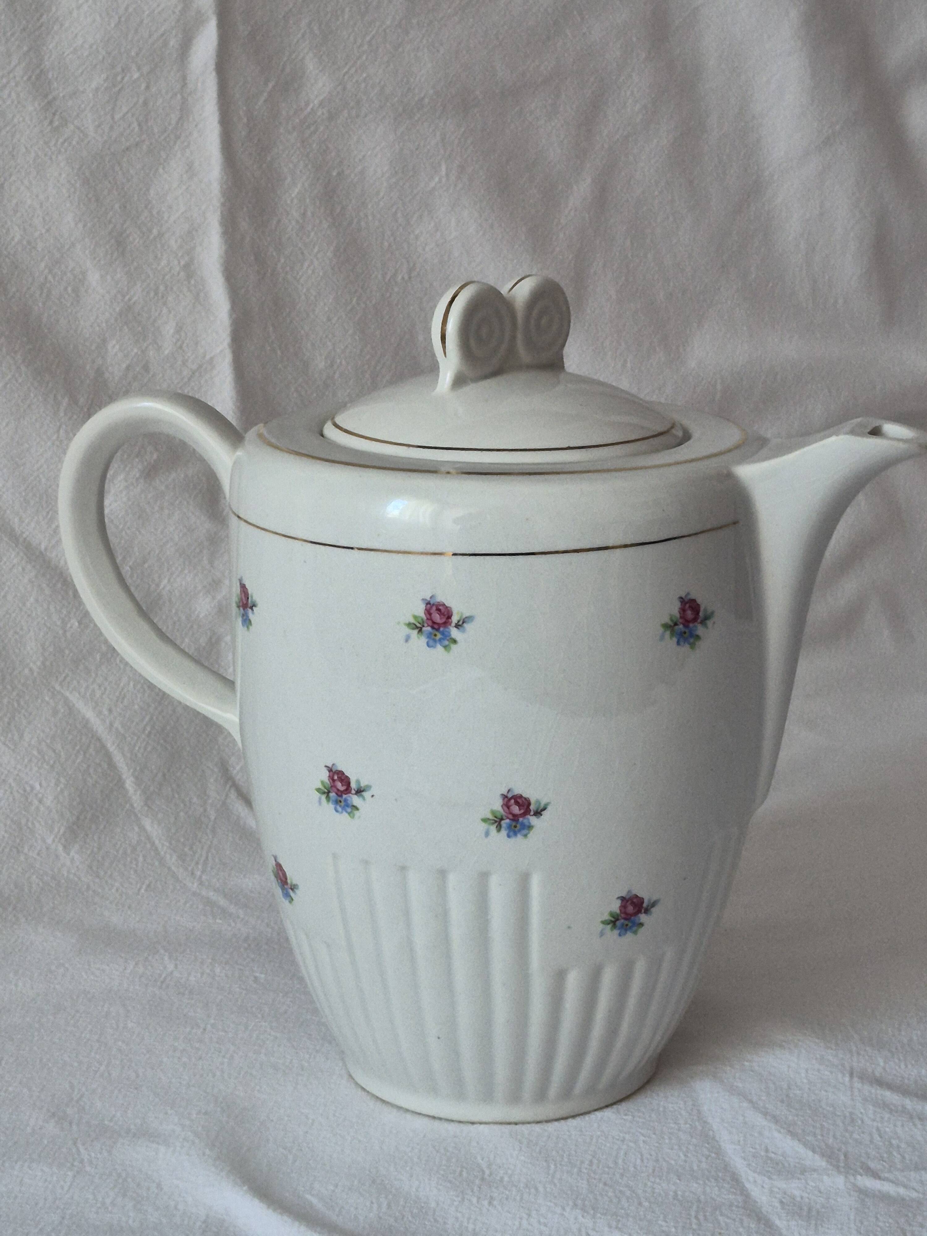 Coffee pot half-porcelain Lunéville Keller and Guerin A585