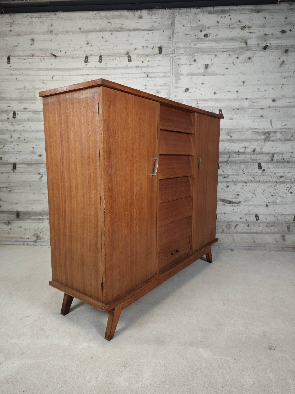 Placard / armoire basse vintage