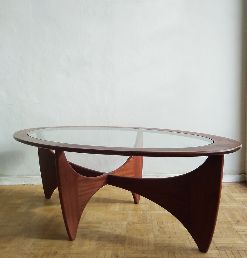 Astro oval coffee table - designer Victor Wilkins - edition g plan - 1960