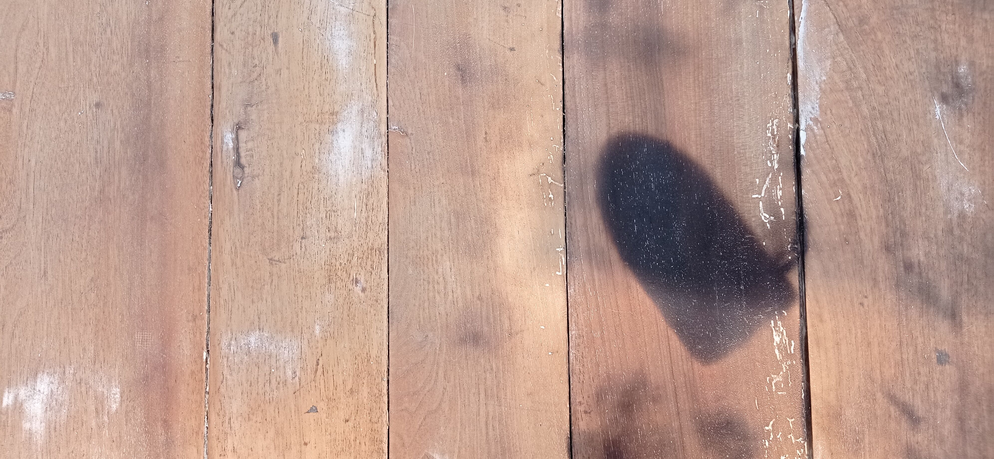 Round table of round farm with flaps