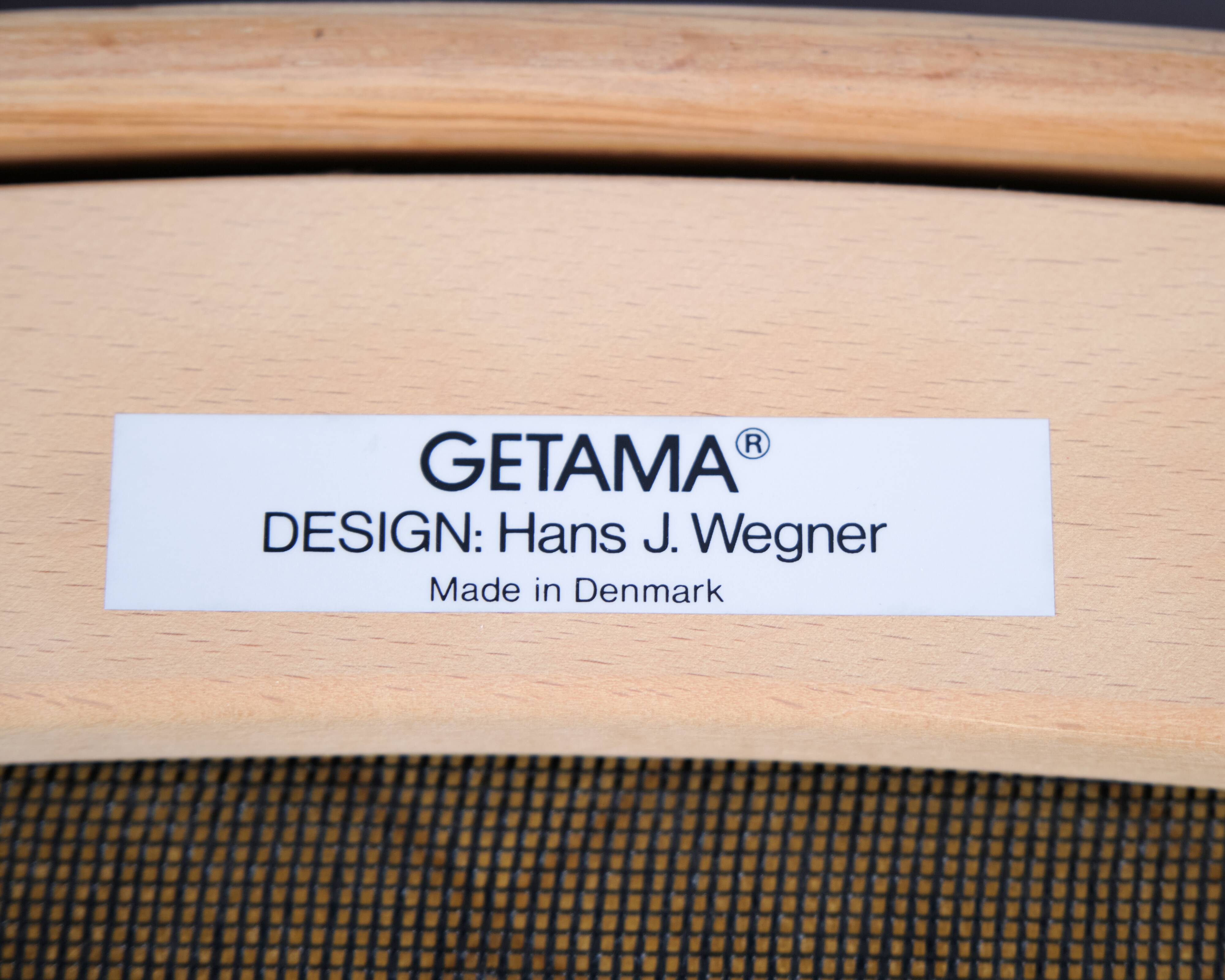 Hans J. Wegner – Lounge chair GE 284 – Getama – Oak & blue wool