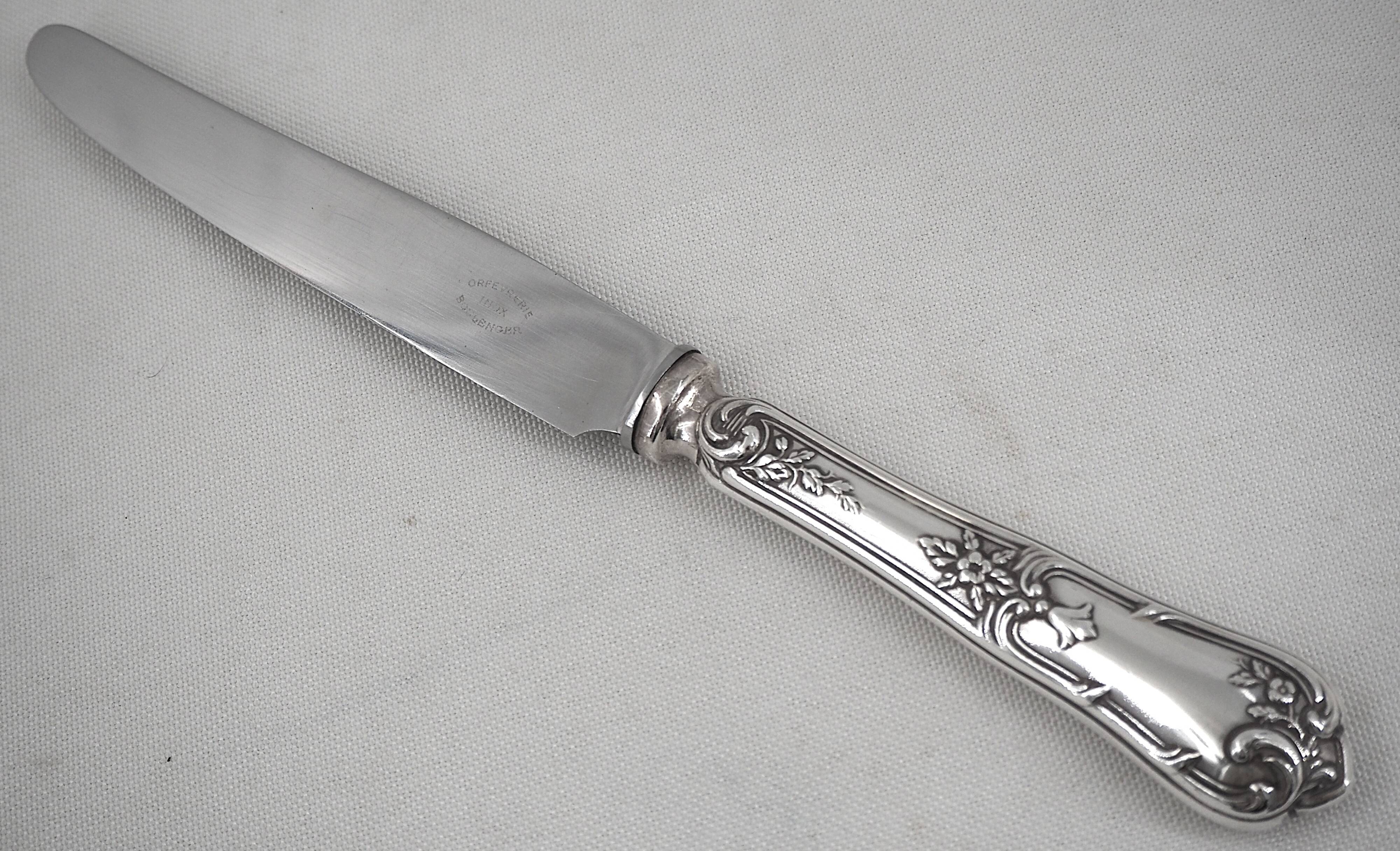 Boulenger Louis XV, 12 silver-plated table knives, excellent condition.