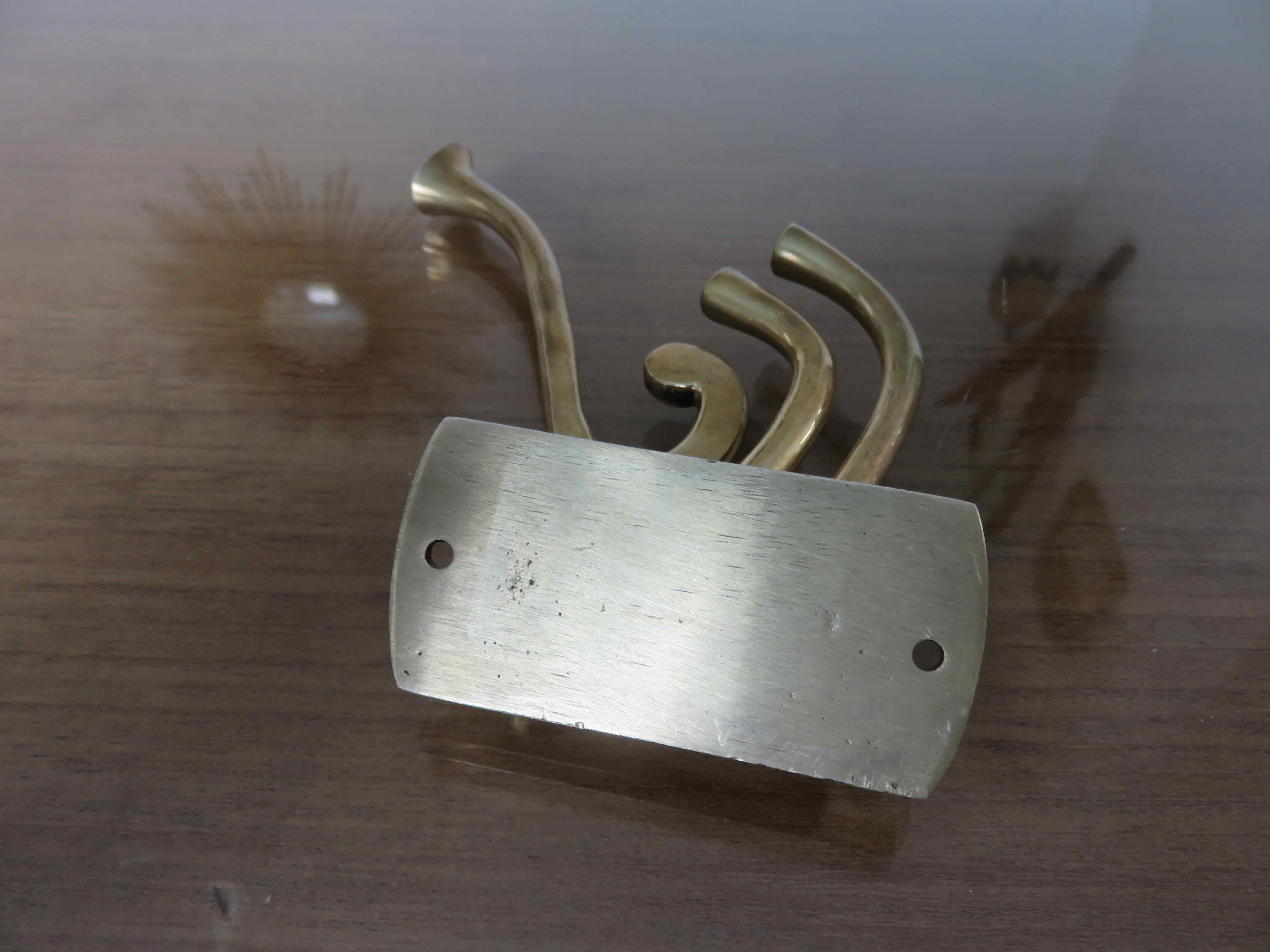 Wall coat rack 4 swivel brass hooks