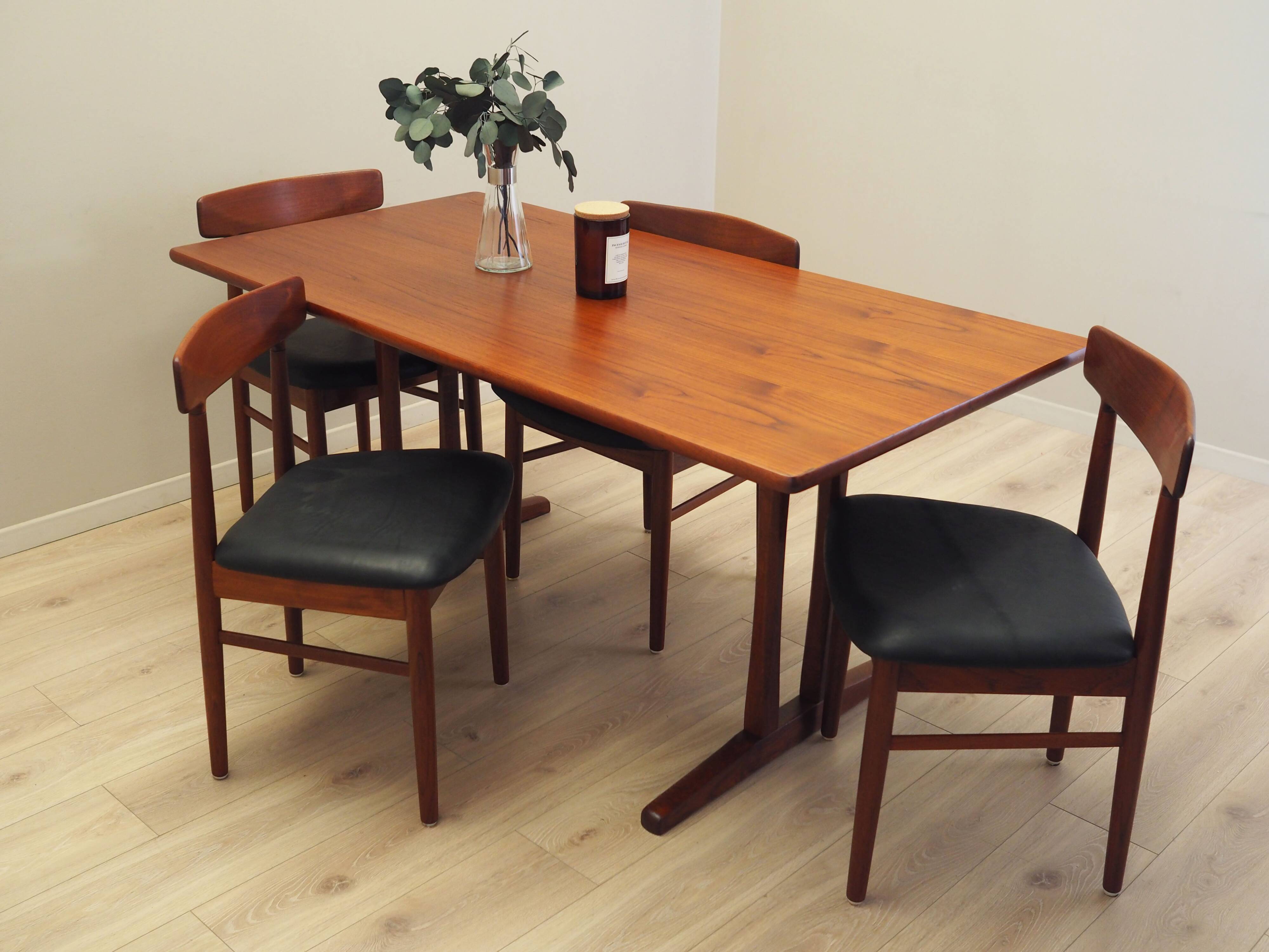 Table danoise en teck par Børge Mogensen pour FDB, années 1960