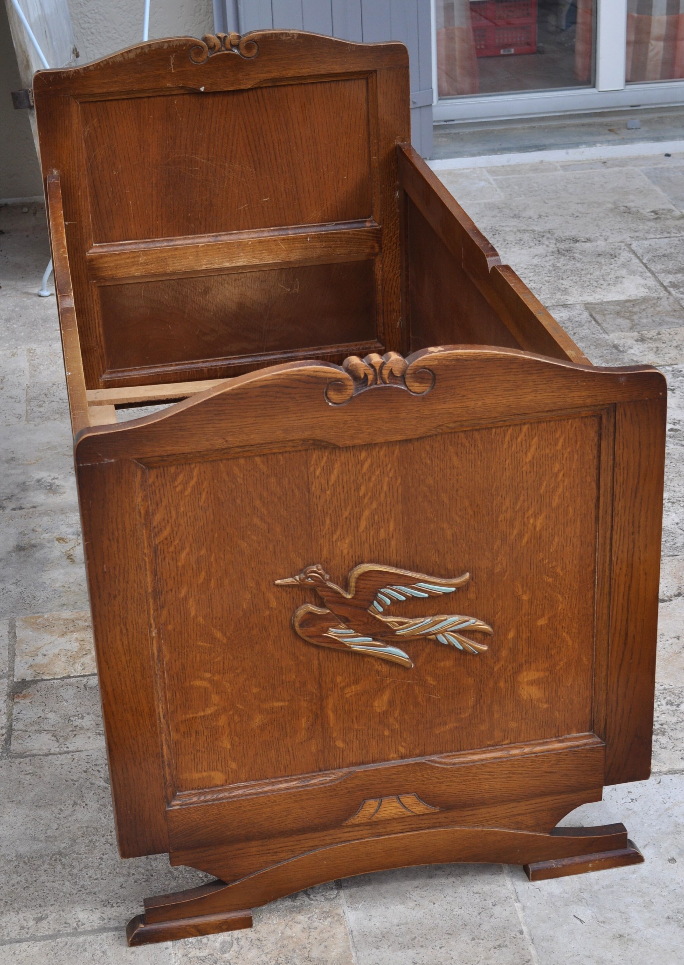 Child bed wood décor bird