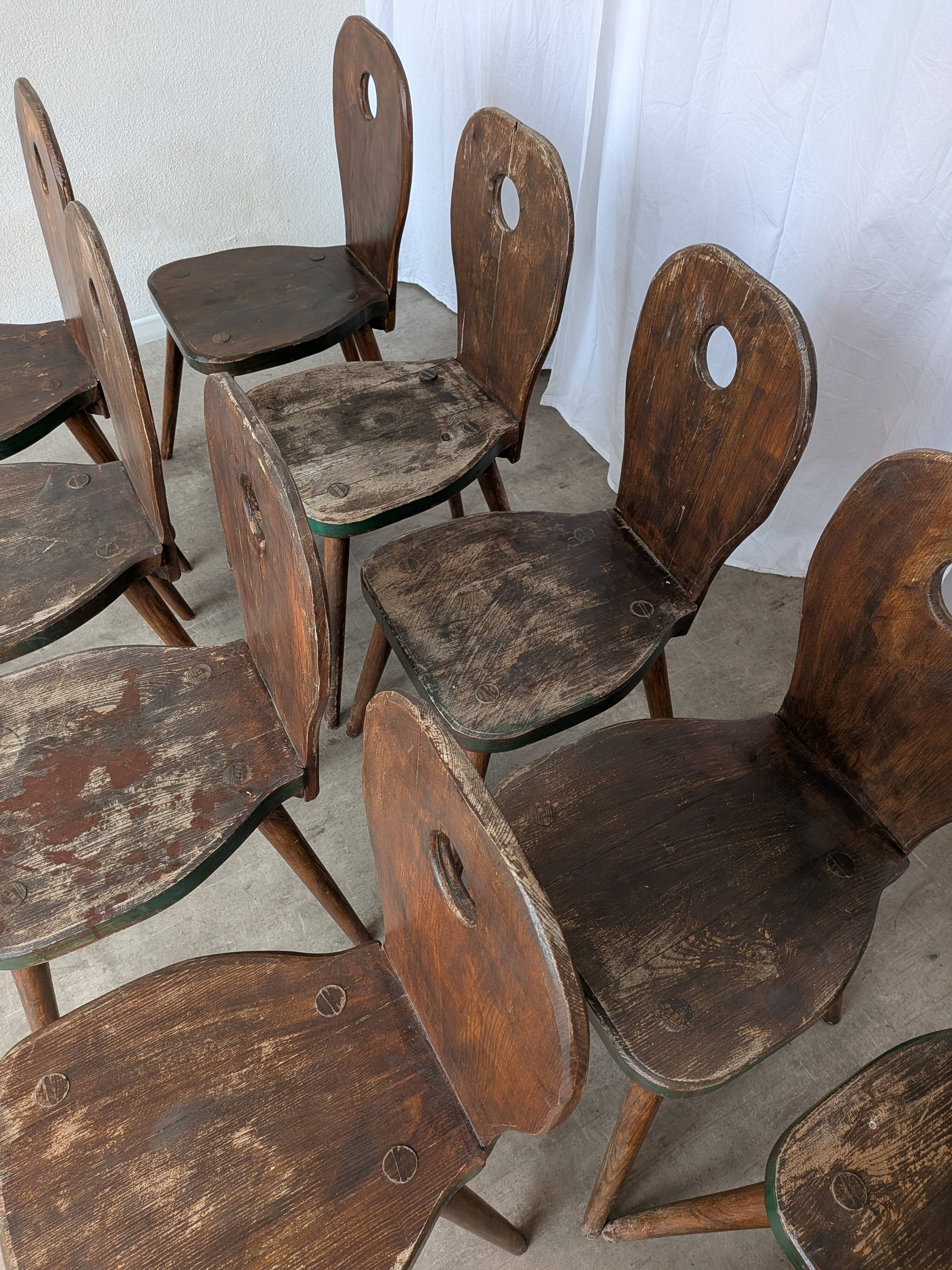 8 chaises brutalistes vintage en bois
