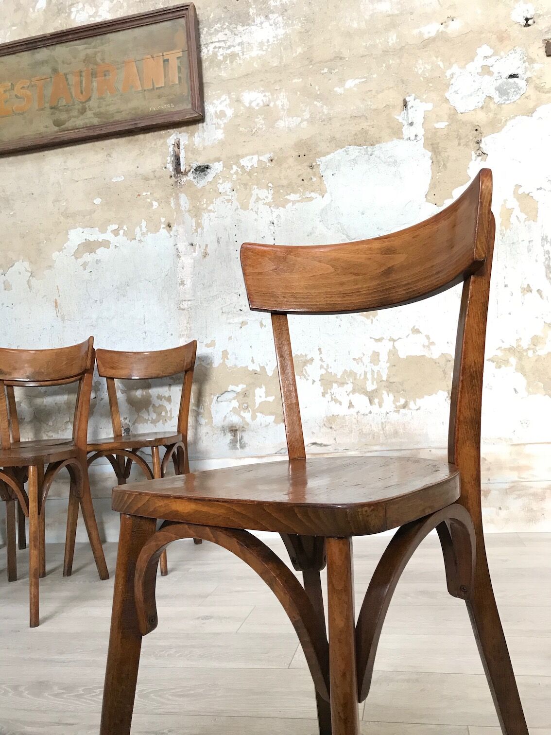 Lot of 16 bistro chairs