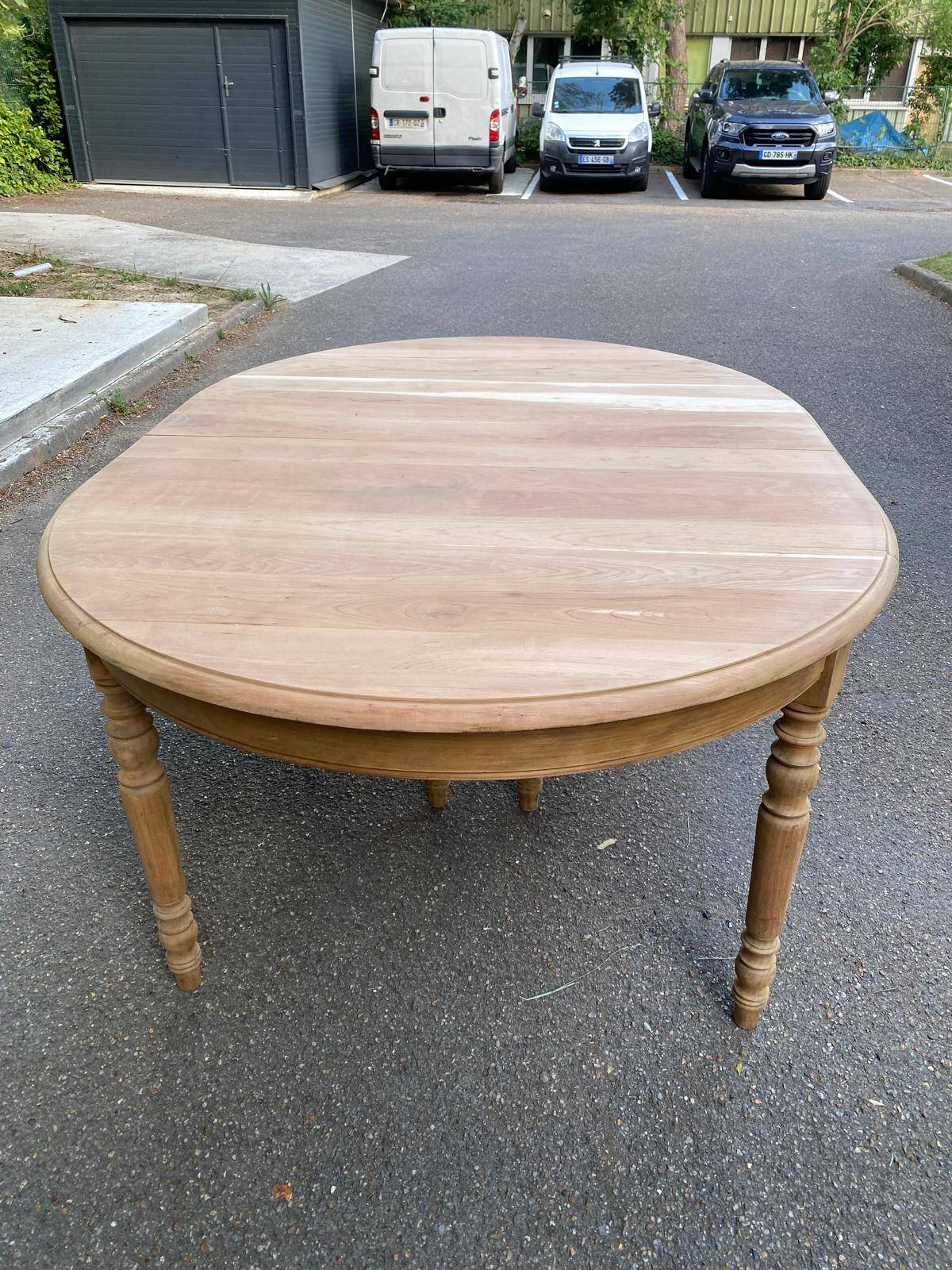Large round extendable Louis Philippe 19th century dining table, renovated, 250cm