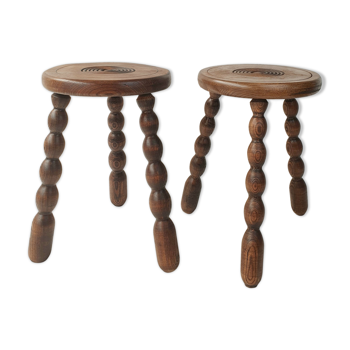 Paire de tabourets tripode en bois tourné
