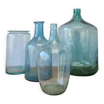 Bouteilles et vases en verre vintage