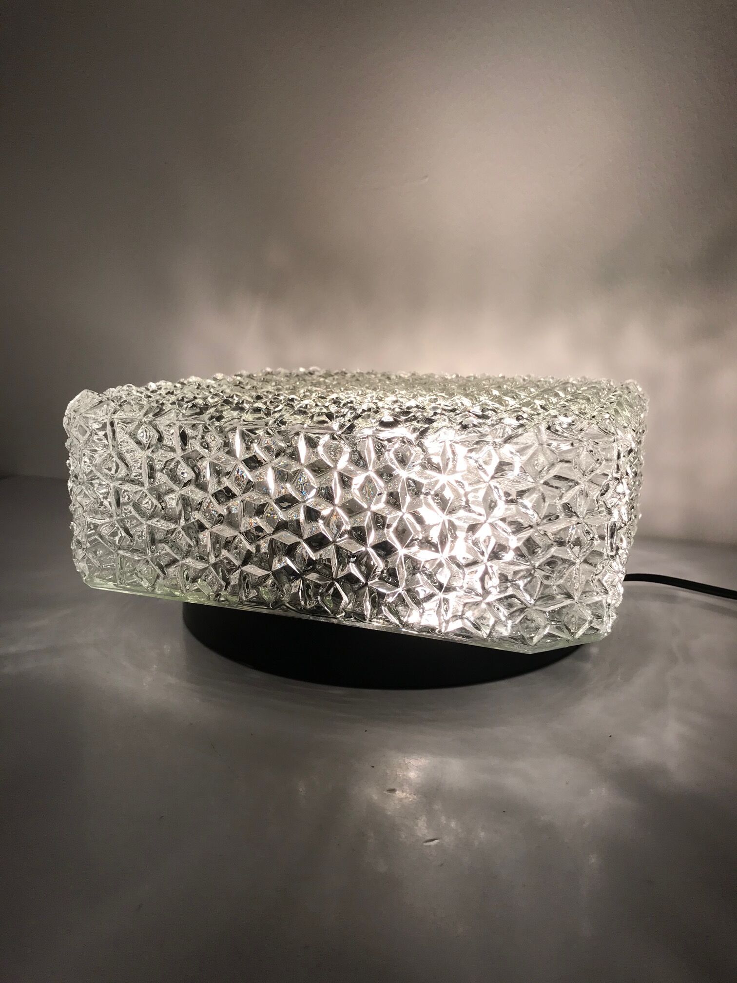 Square chiselled glass ceiling