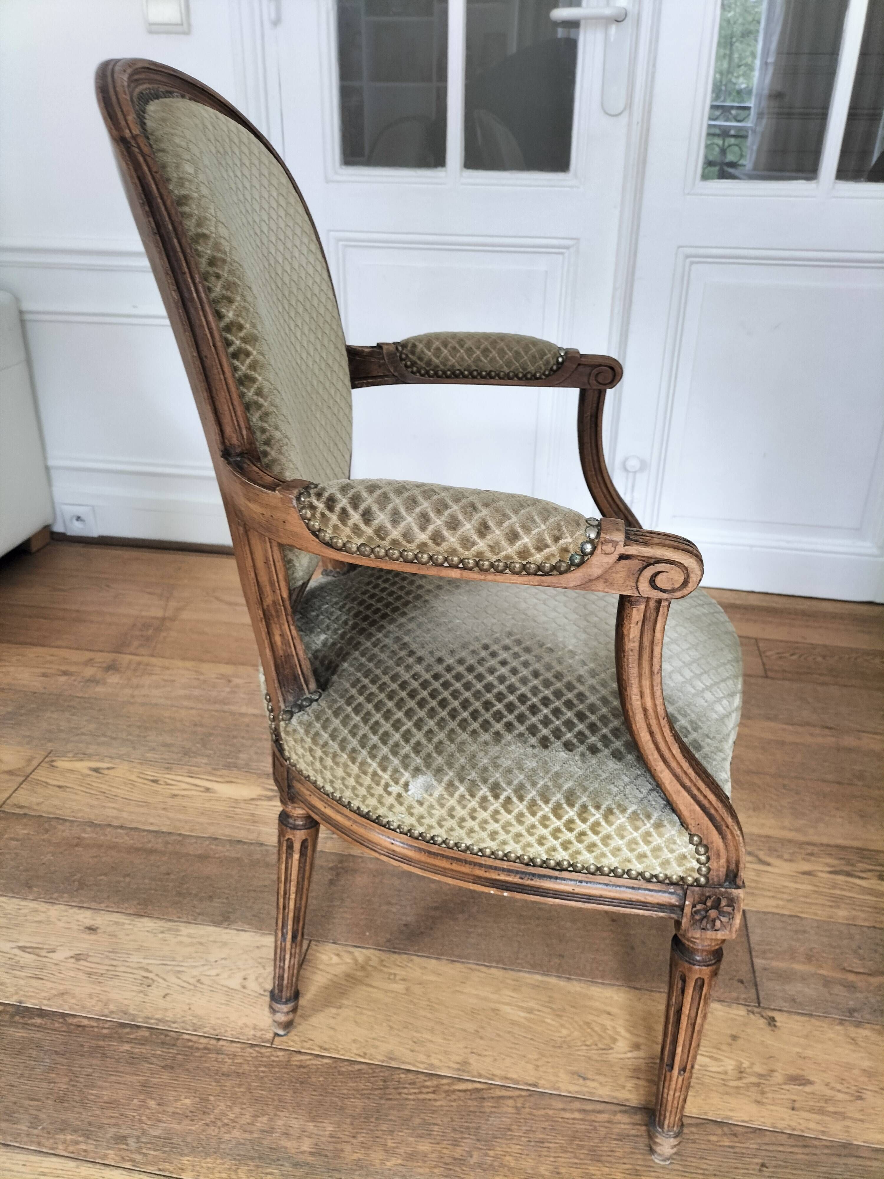Fauteuils médaillon style Louis XVI