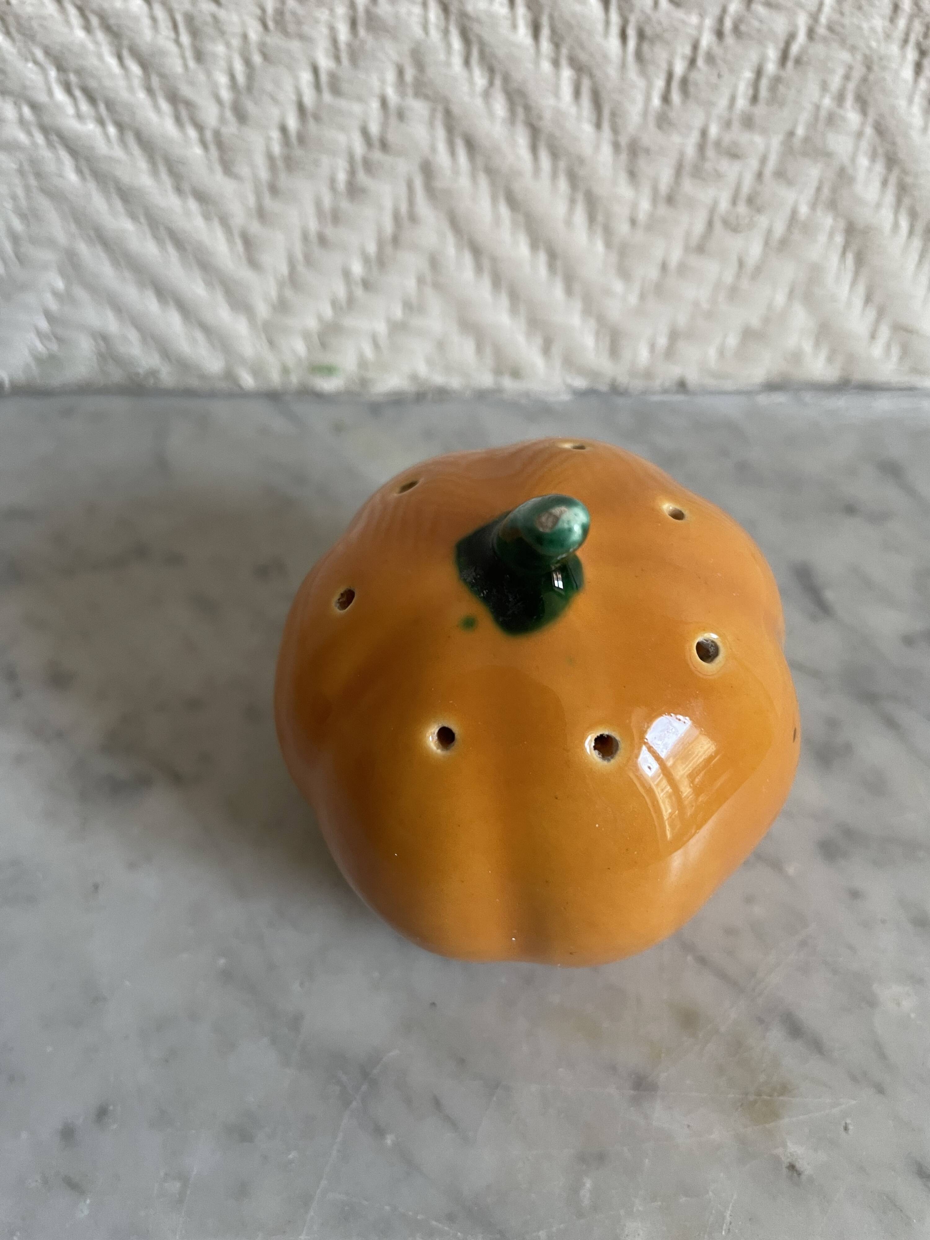 Set of ceramic salt and pepper shakers in the shape of a pumpkin tomato