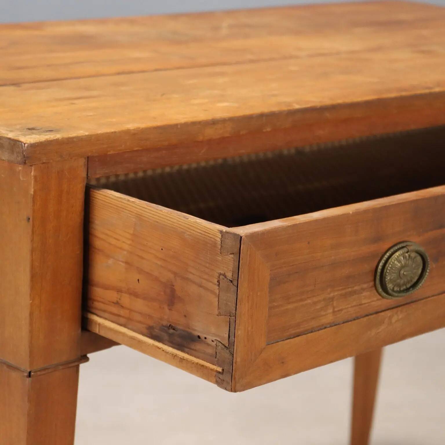 Antique Directoire writing desk in mahogany, Italy, 19th century.