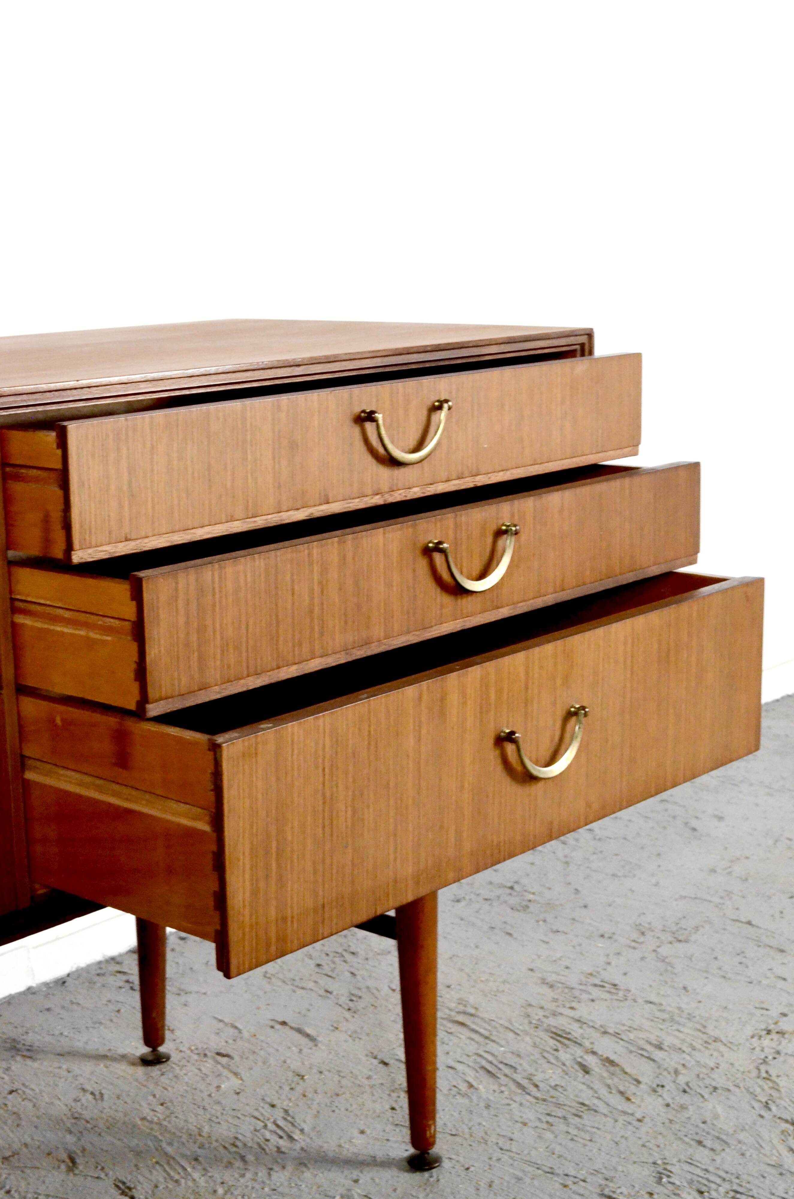 Buffet/commode Meredew du milieu du siècle en teck. Vintage
