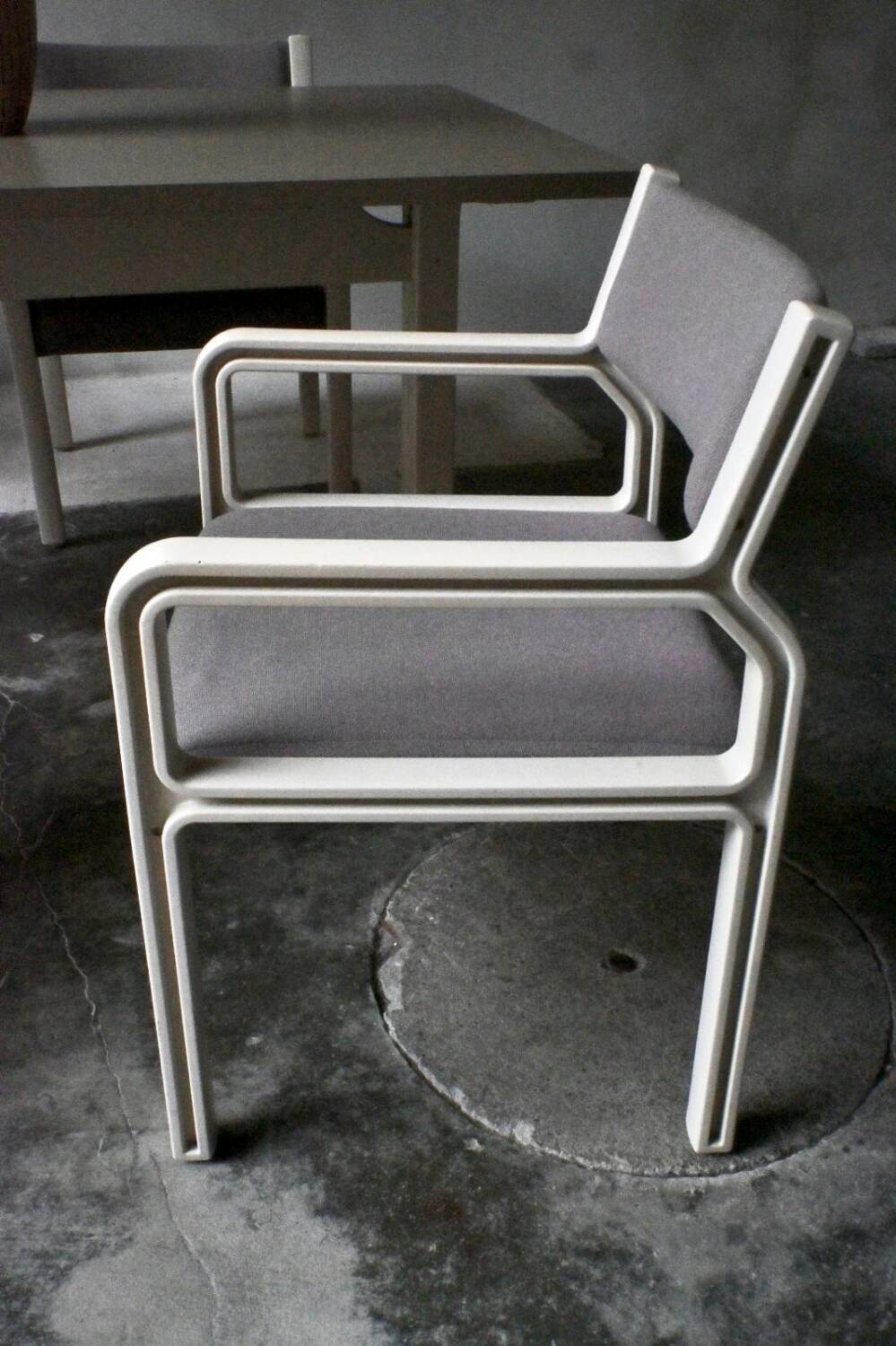 Dining table set and 4 dining chairs by Pierre Mennen for Pastoe.