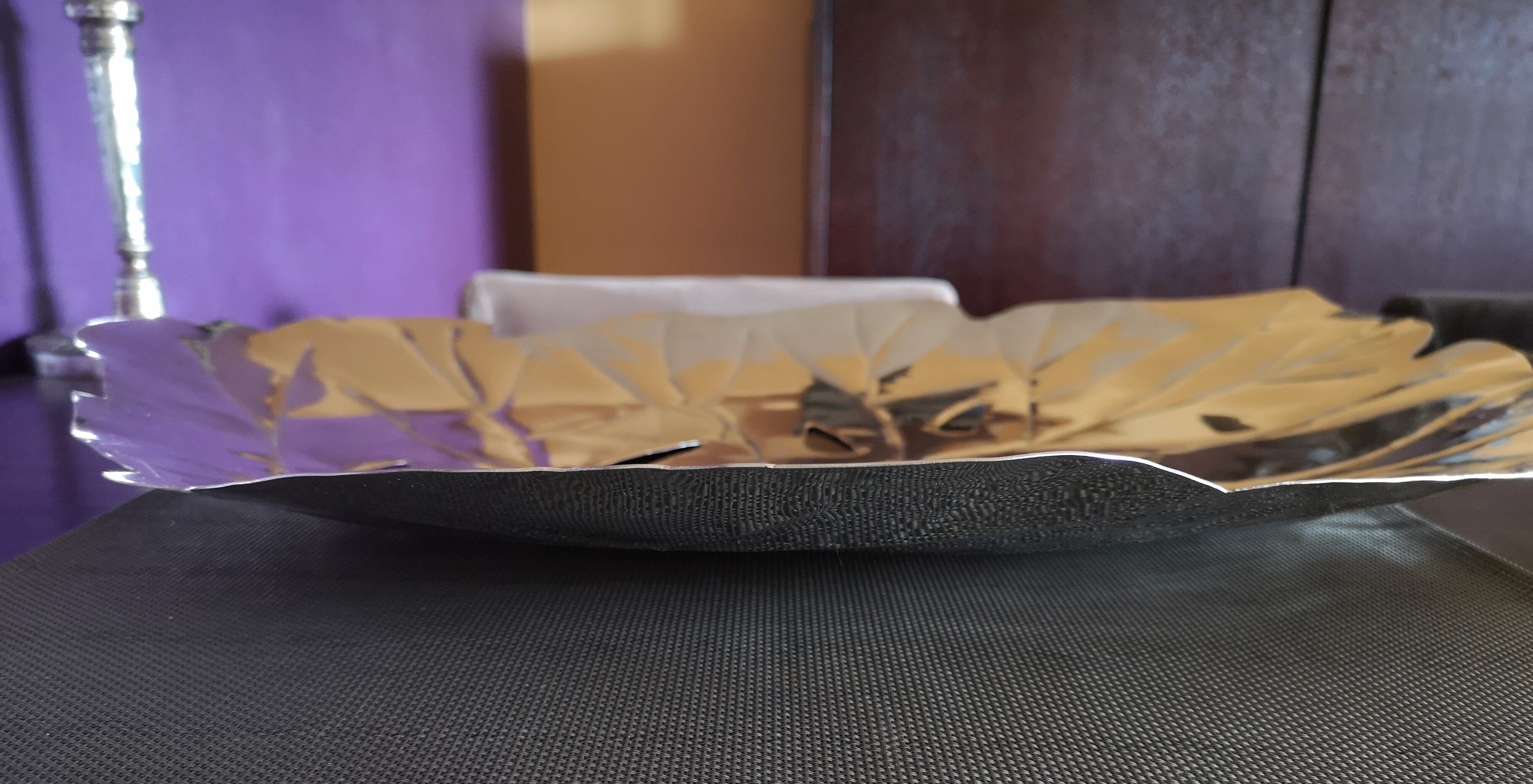 Stainless steel sheet-shaped table center