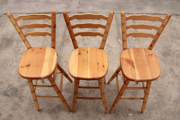 Bar brutaliste en bois avec 3 chaises de bar, 1970s