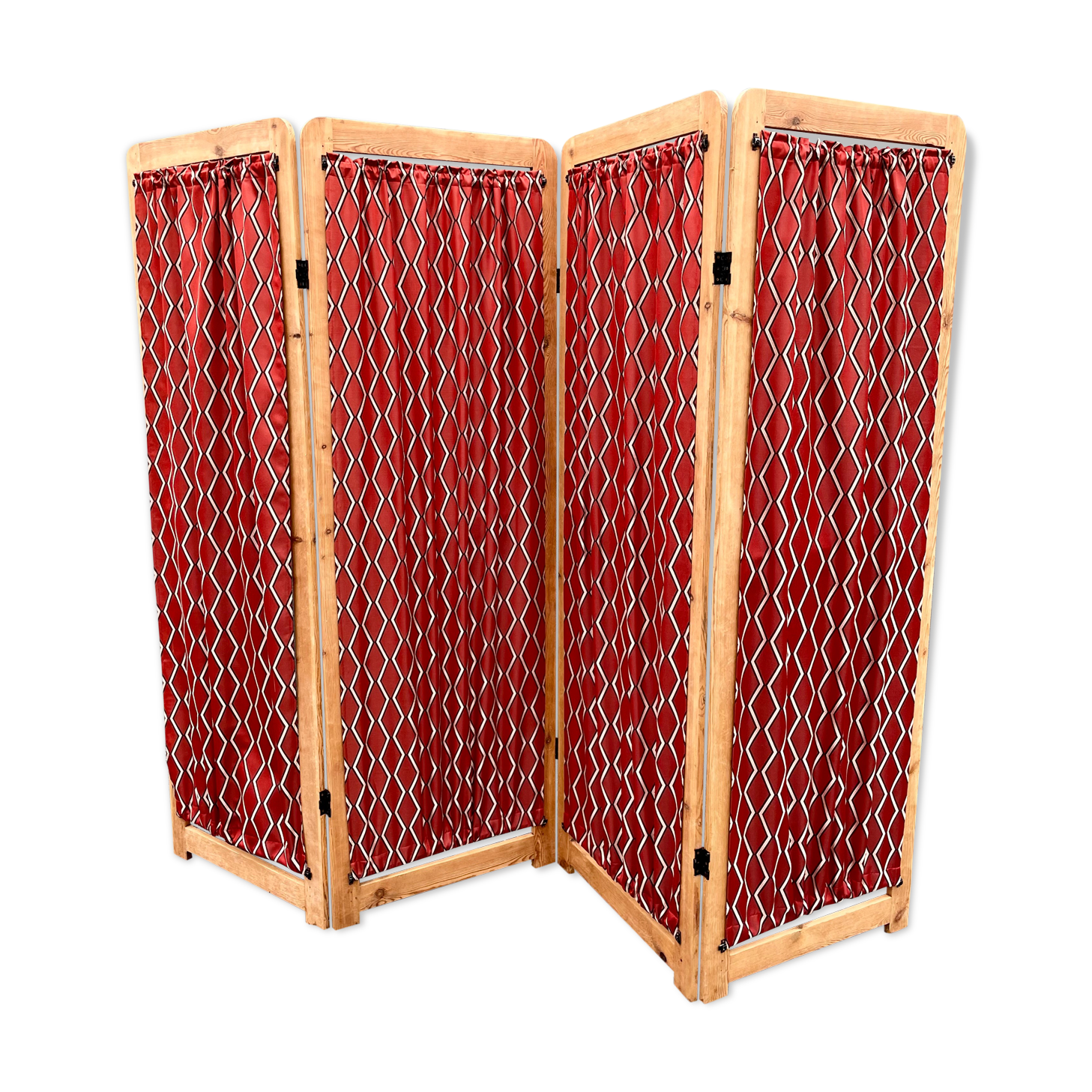 Vintage screen revisited and restored