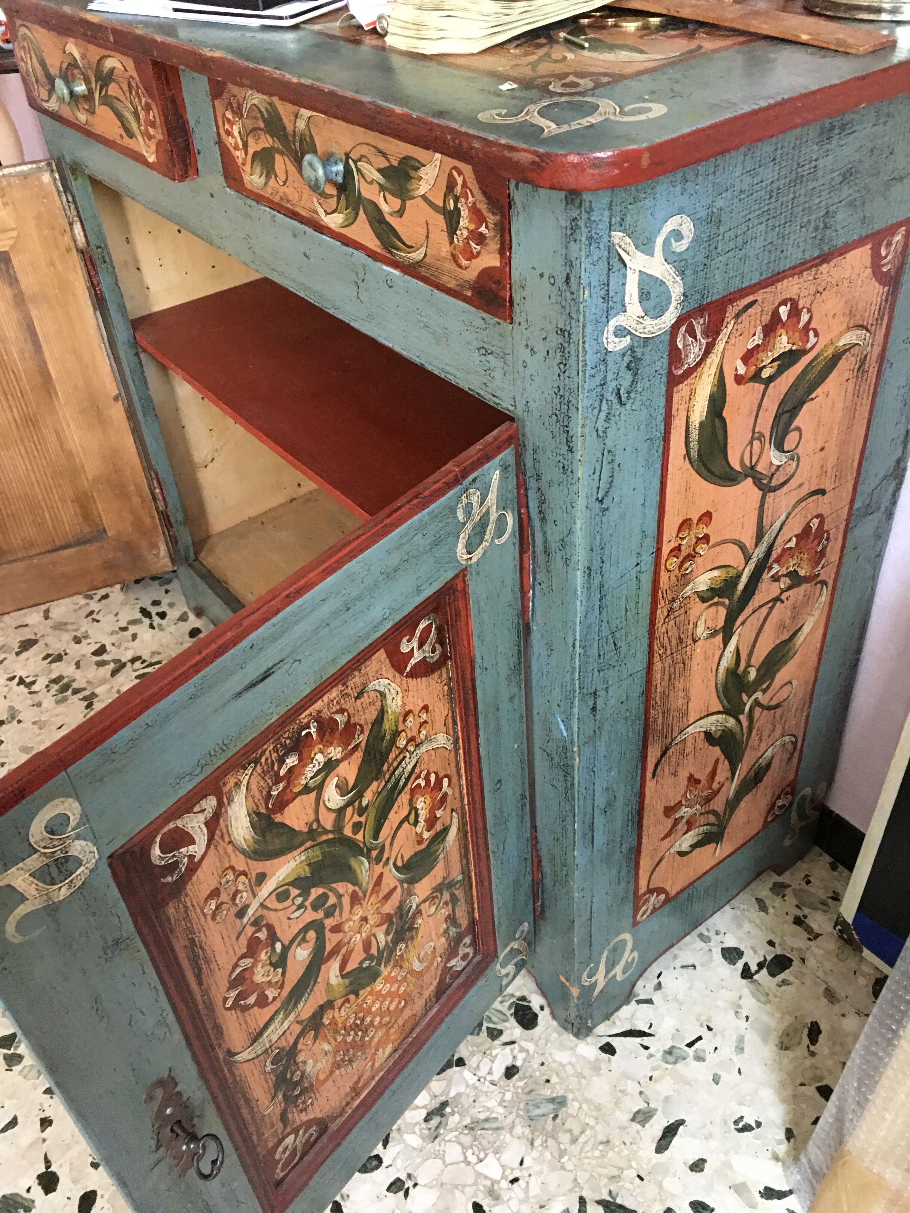 Parisian buffet with hand-painted patterns, 2 doors and 2 drawers.