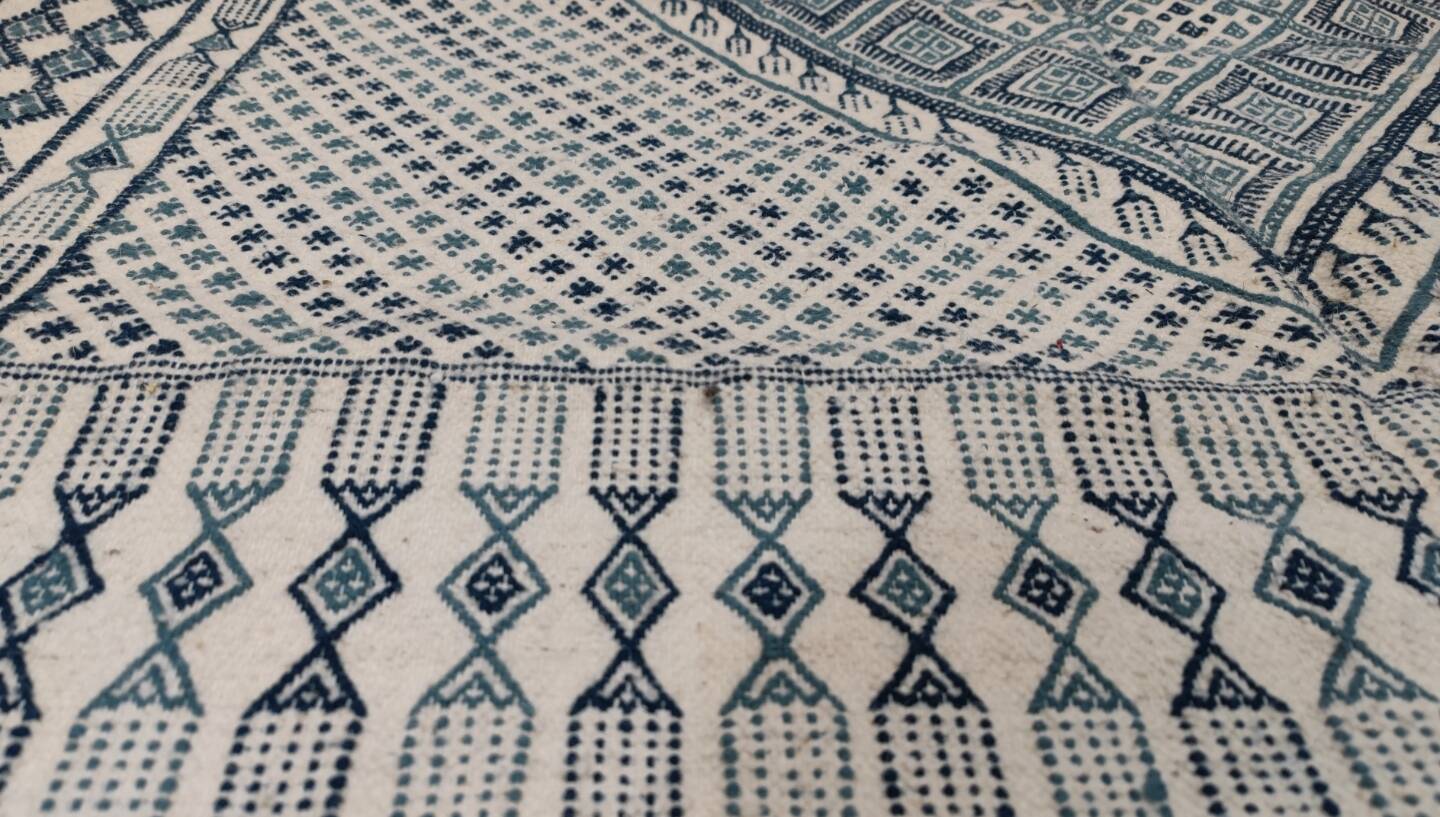 Blue and white hand-woven margoum rug