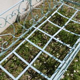Wrought iron bed and his Swan-neck