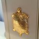 Paire de lampes à décor de tortues dorées