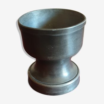 Tin candle holder for large candle